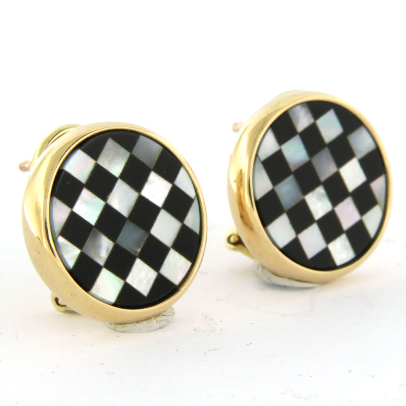 Earings set with onyx and mother-of-pearl 14k yellow gold In Good Condition For Sale In The Hague, ZH