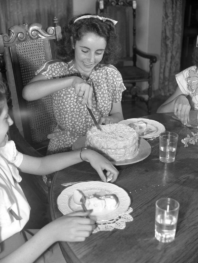 "Elizabeth Taylor At Home" by Earl Theisen

LOS ANGELES - CIRCA 1947: Actress ElizabethTaylor helps at the dinner table at home circa 1947 in Los Angeles, California.

Unframed
Paper Size: 24"x 20'' (inches)
Printed 2022 
Silver Gelatin Fibre Print