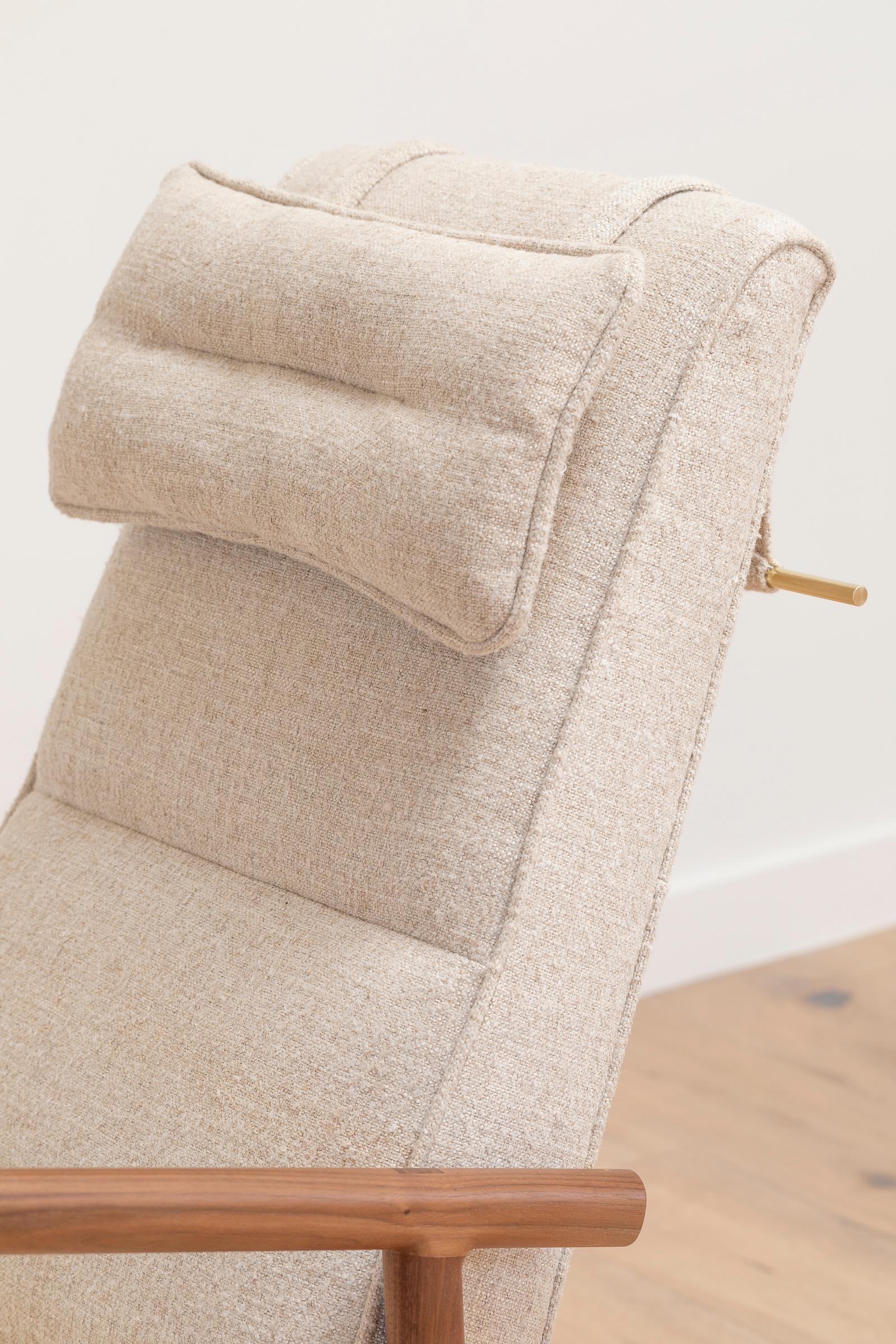 Mid-Century Modern Earl Walnut, Beige Textured Linen Moresby Rocking Chair For Sale