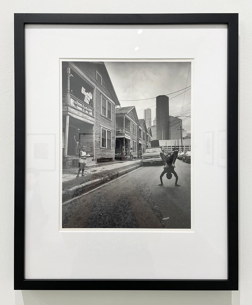 Flipping Boy, 4th Ward, Houston, TX por Earlie Hudnall Jr., 1983 en venta 6