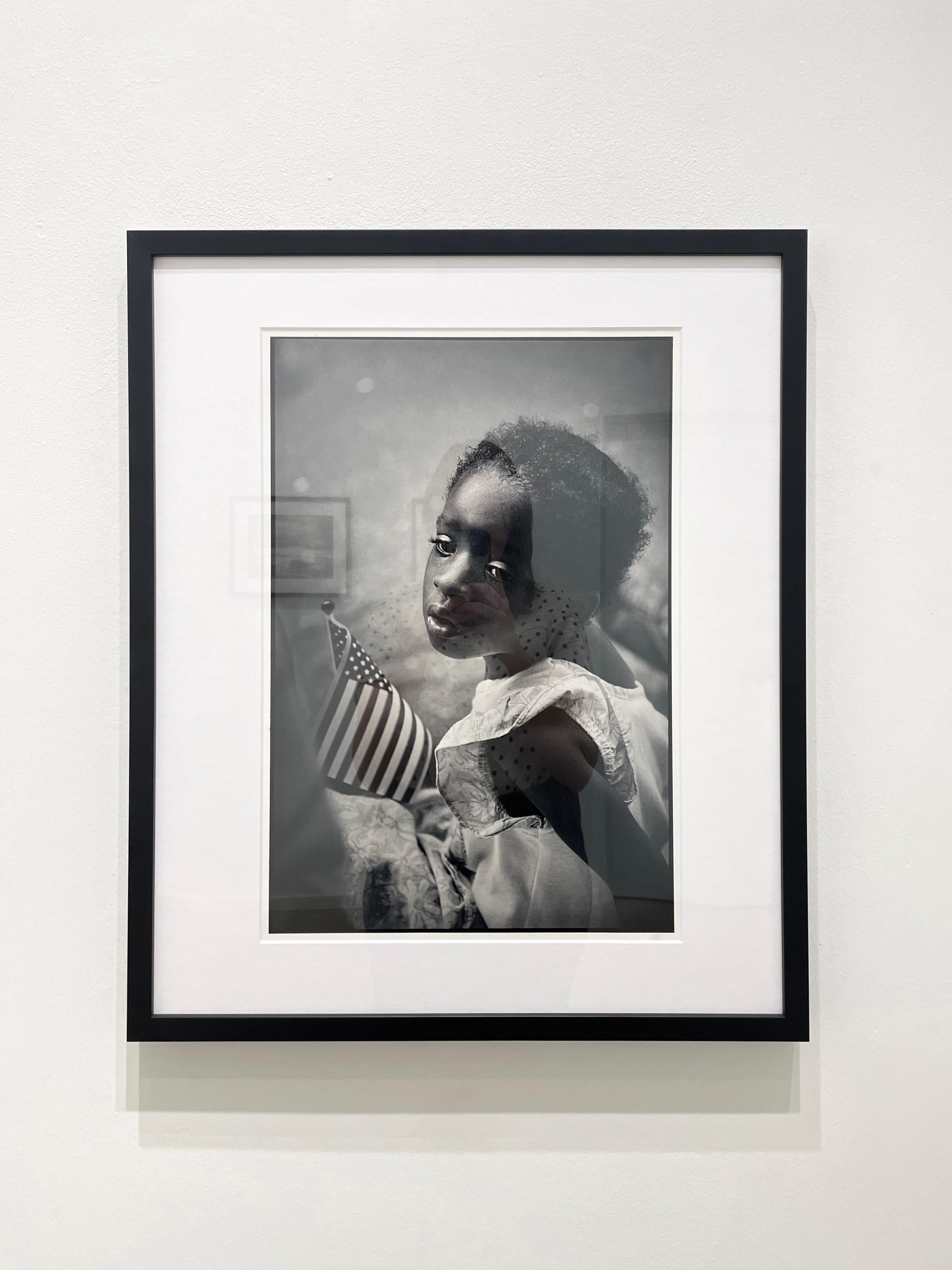 Ragazza con bandiera - Fotografia in bianco e nero, artista nero, bambino, ritratto - Photograph Contemporaneo di Earlie Hudnall Jr.