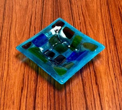 Il più antico piatto patchwork in vetro colorato di Francis Stewart & Michael Higgins