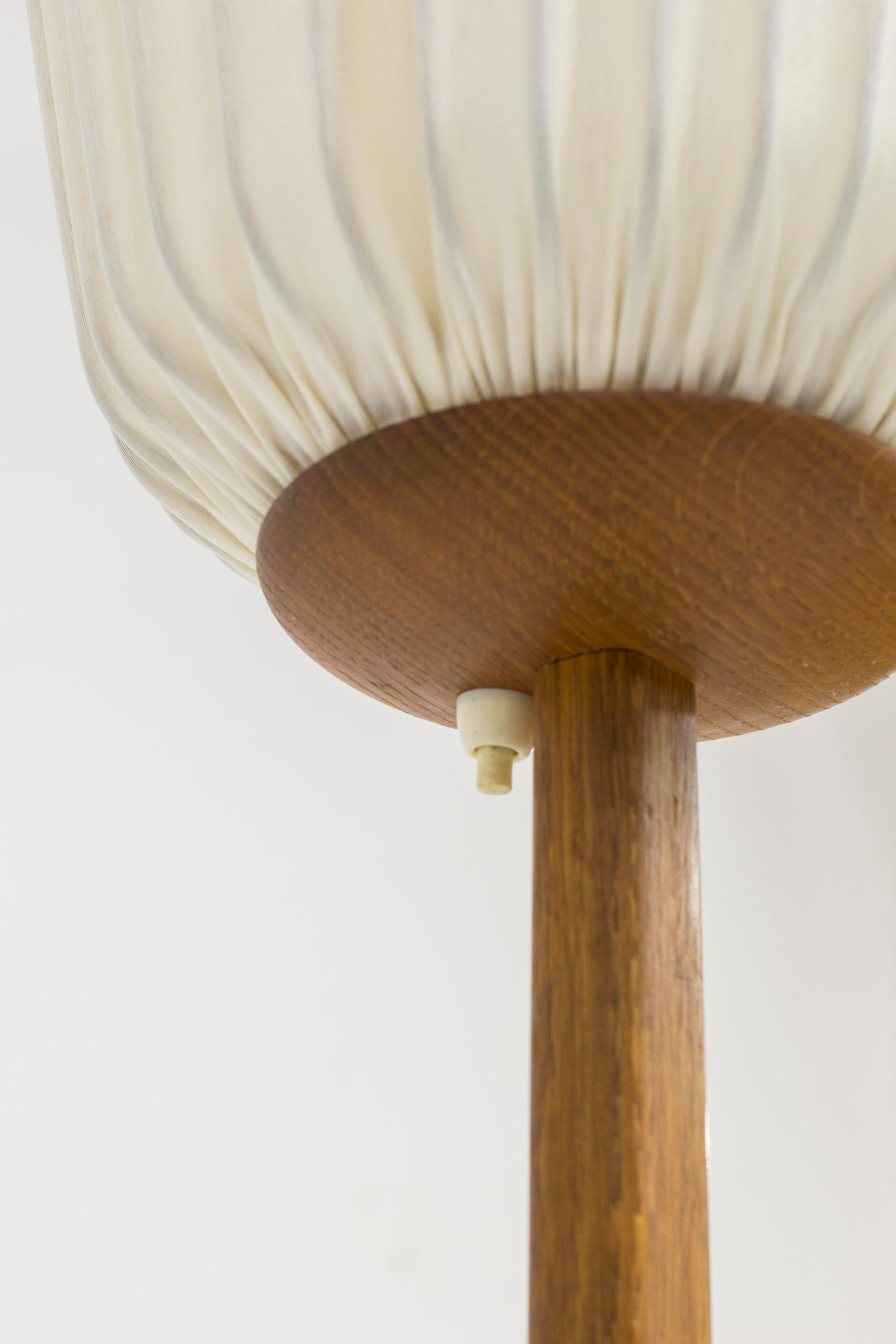 Fabric Earlt floor lamp in oak and fabric by Luxus, Uno Kristiansson, Sweden, 1950s For Sale