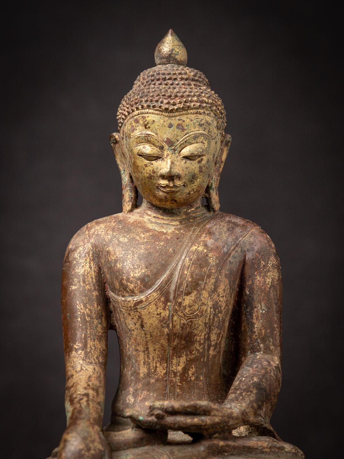 Early 15th century Special antique bronze Burmese Buddha statue from Burma For Sale 8