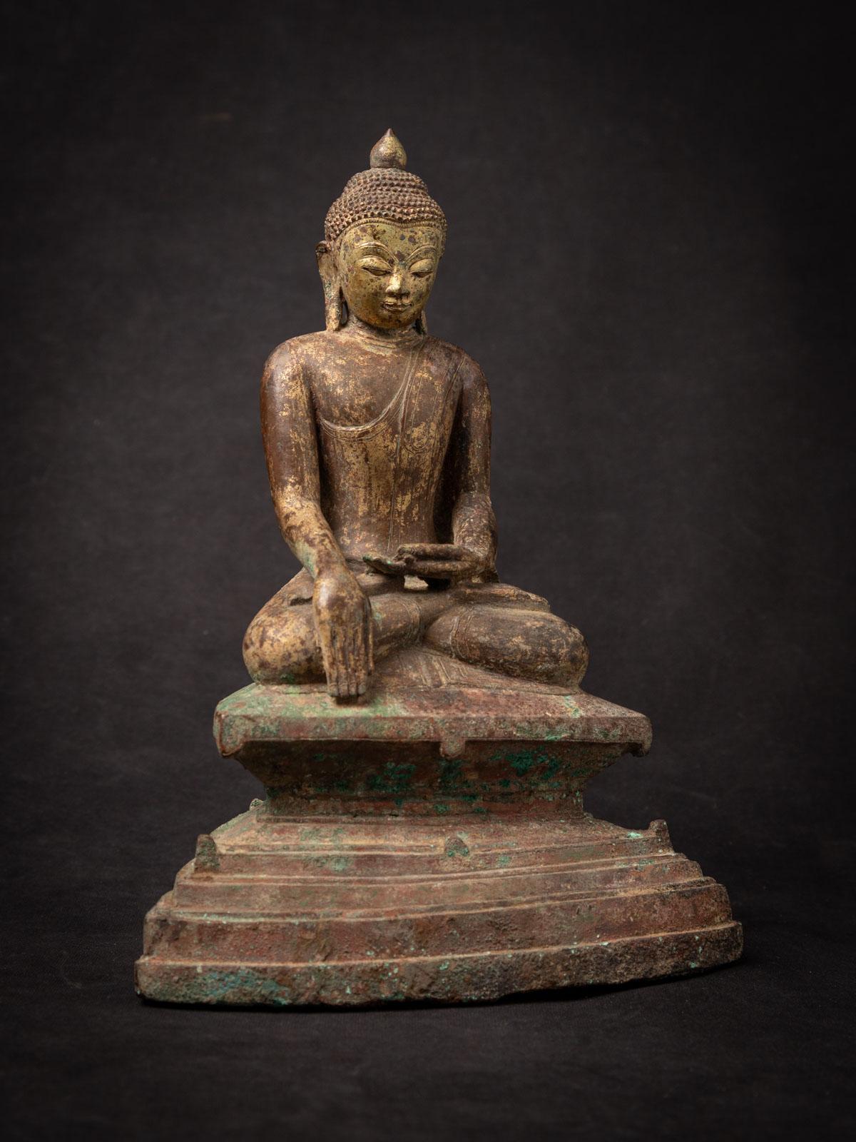 Early 15th century Special antique bronze Burmese Buddha statue from Burma For Sale 11