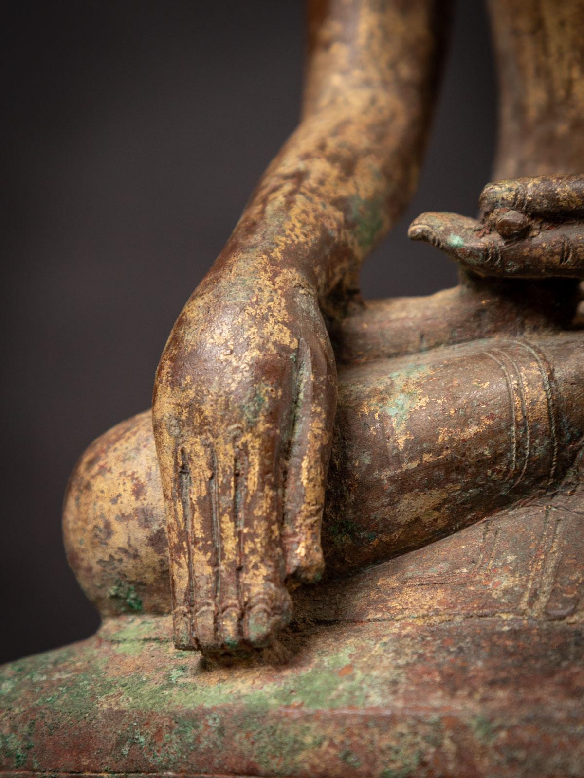 Early 15th century Special antique bronze Burmese Buddha statue from Burma In Good Condition For Sale In DEVENTER, NL