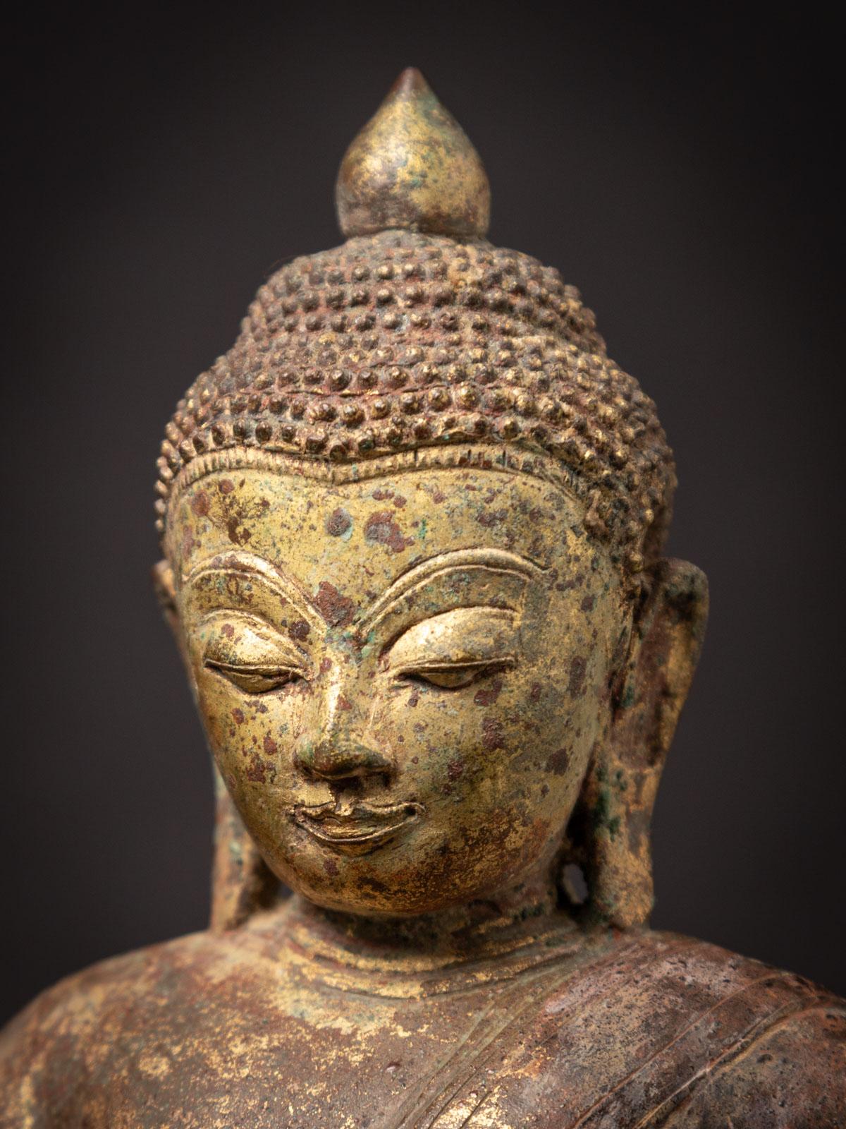 Early 15th century Special antique bronze Burmese Buddha statue from Burma For Sale 2