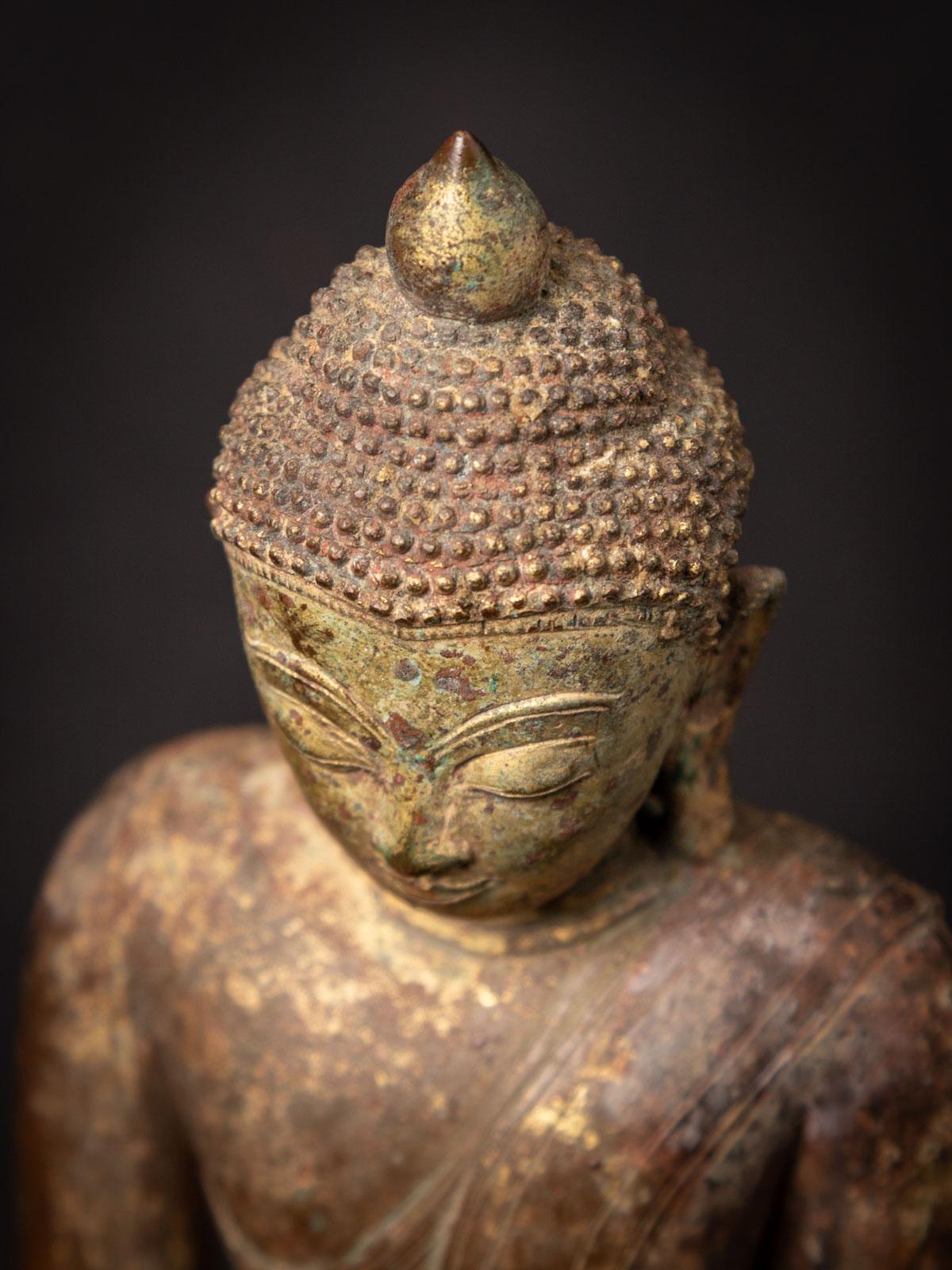 Early 15th century Special antique bronze Burmese Buddha statue from Burma For Sale 3