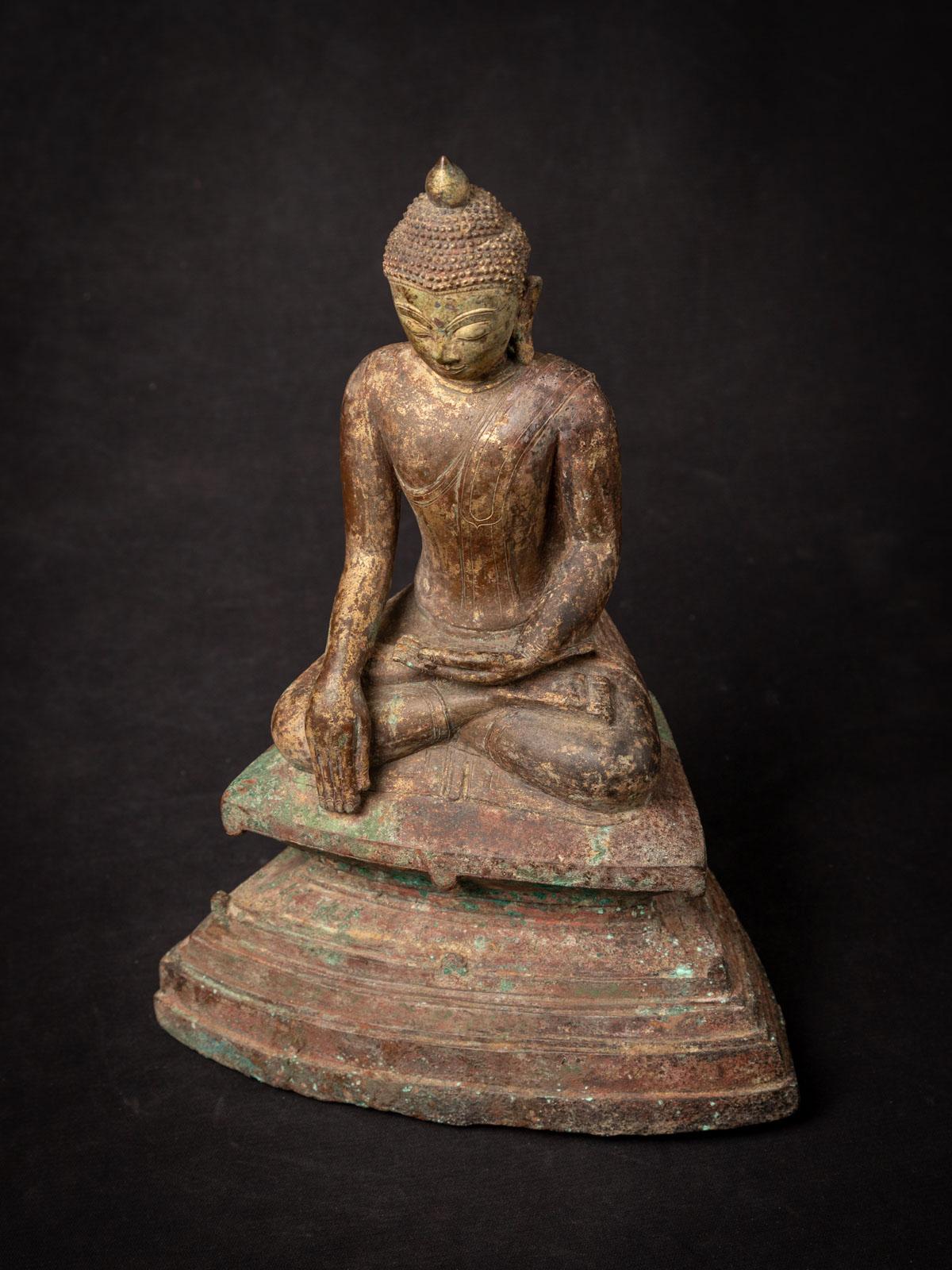 Early 15th century Special antique bronze Burmese Buddha statue from Burma For Sale 4