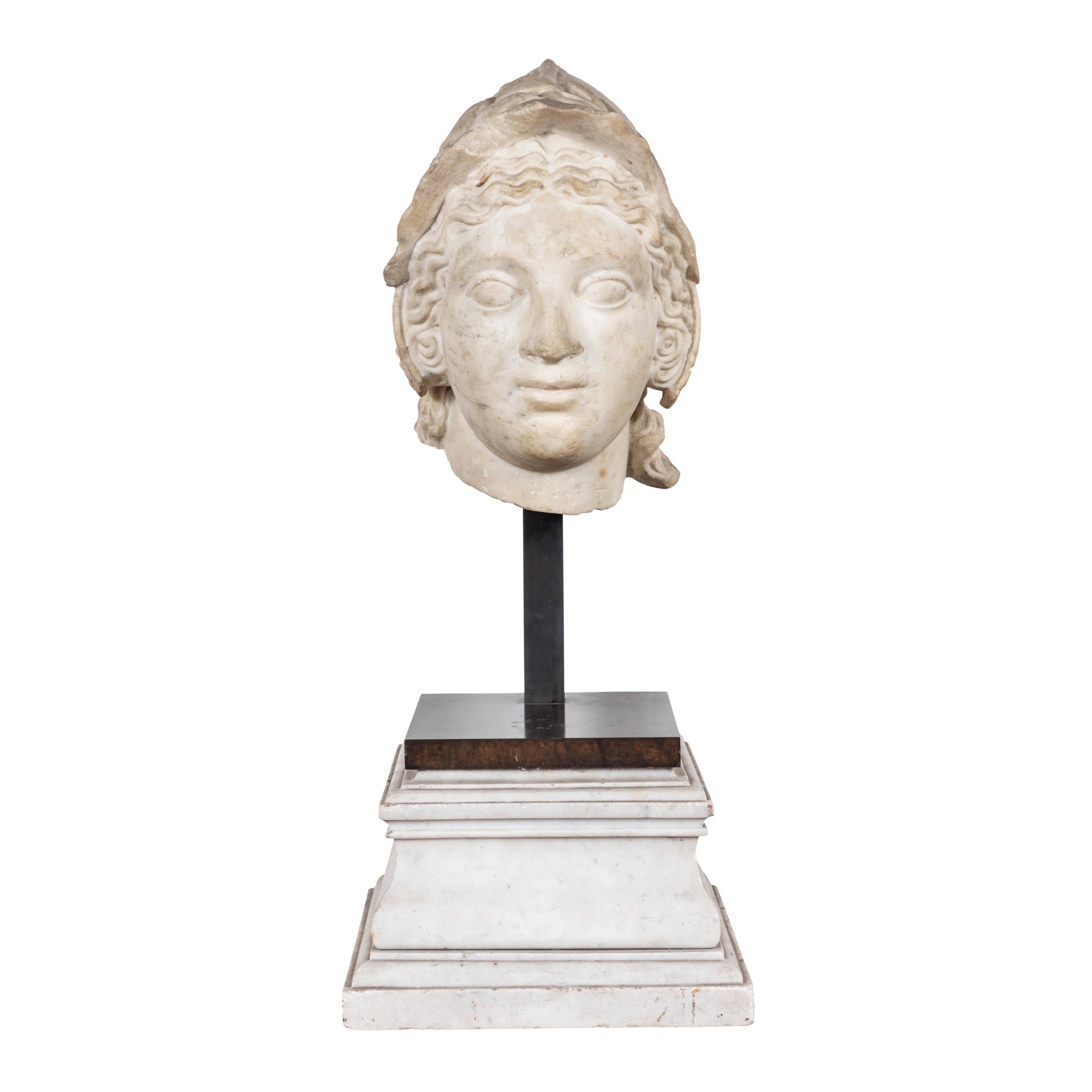 Début des années 1600:: Buste d'Athéna en marbre