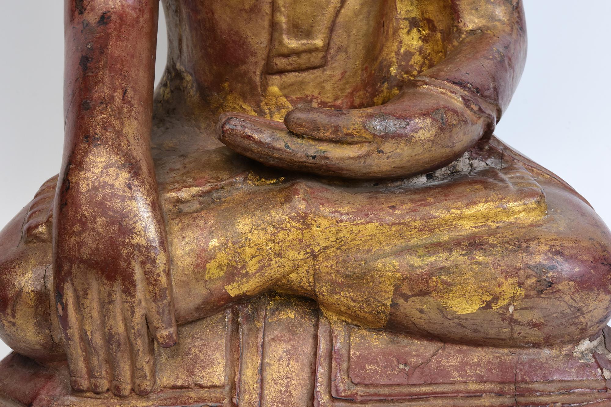 Early 16th Century, Early Shan, Antique Burmese Wooden Seated Buddha In Good Condition For Sale In Sampantawong, TH