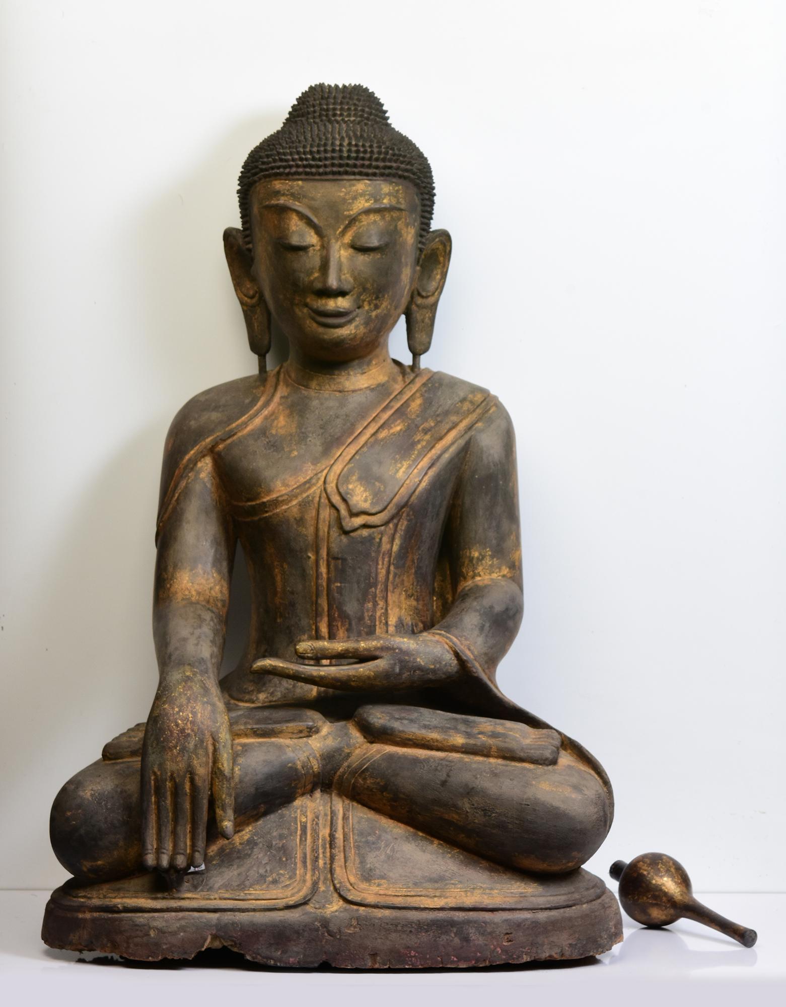 Antiker großer burmesischer sitzender Buddha aus Holz, frühes 16. Jahrhundert, früher Shan im Angebot 11