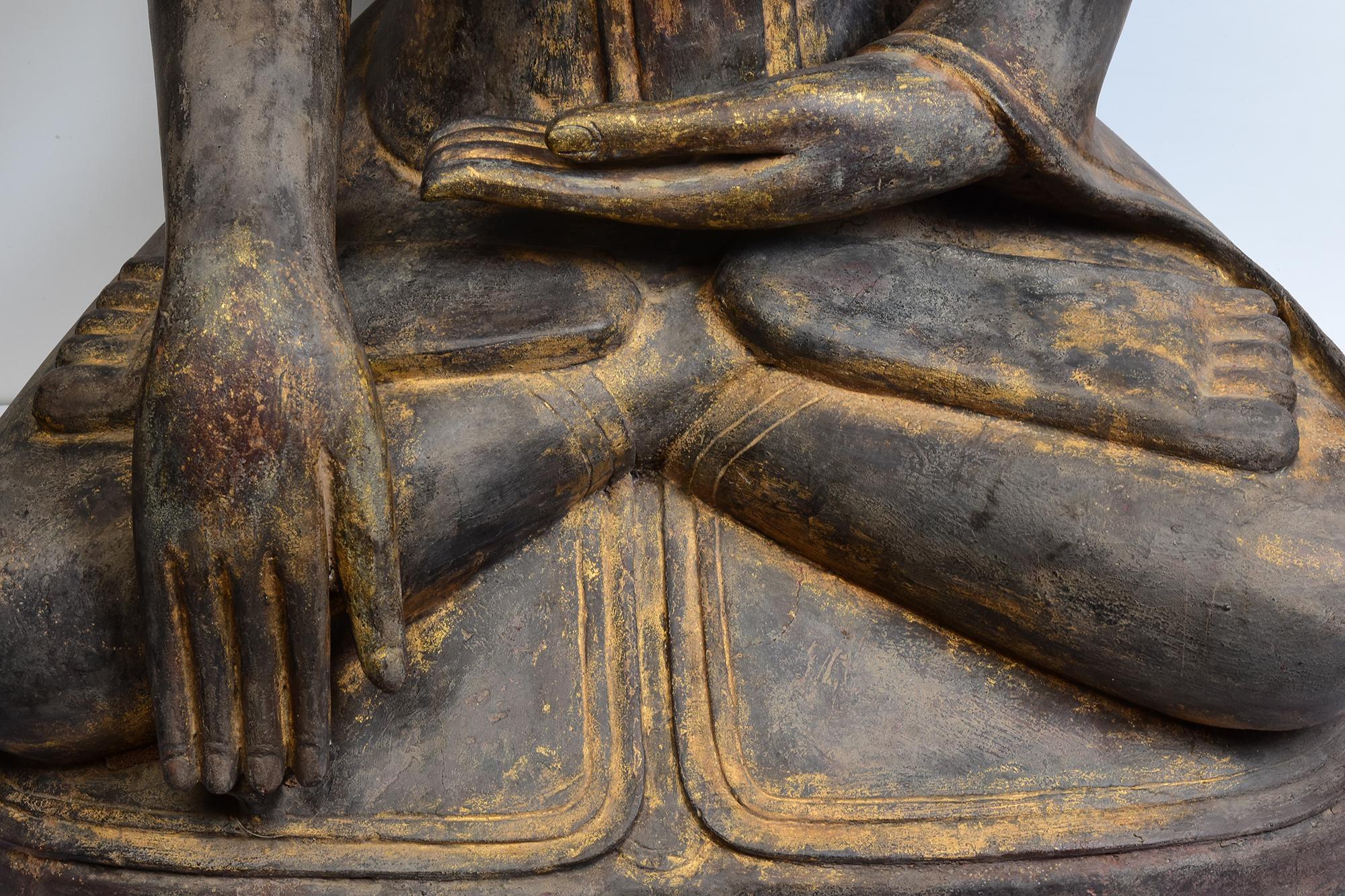 Antiker großer burmesischer sitzender Buddha aus Holz, frühes 16. Jahrhundert, früher Shan (18. Jahrhundert und früher) im Angebot