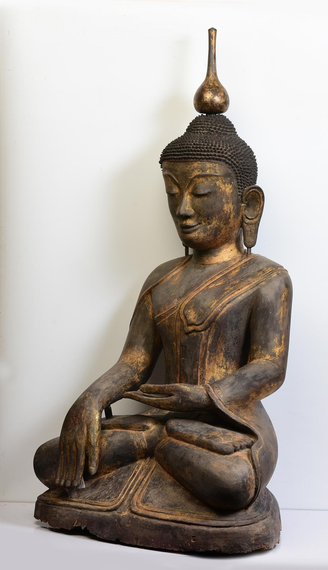 Antiker großer burmesischer sitzender Buddha aus Holz, frühes 16. Jahrhundert, früher Shan im Angebot 1