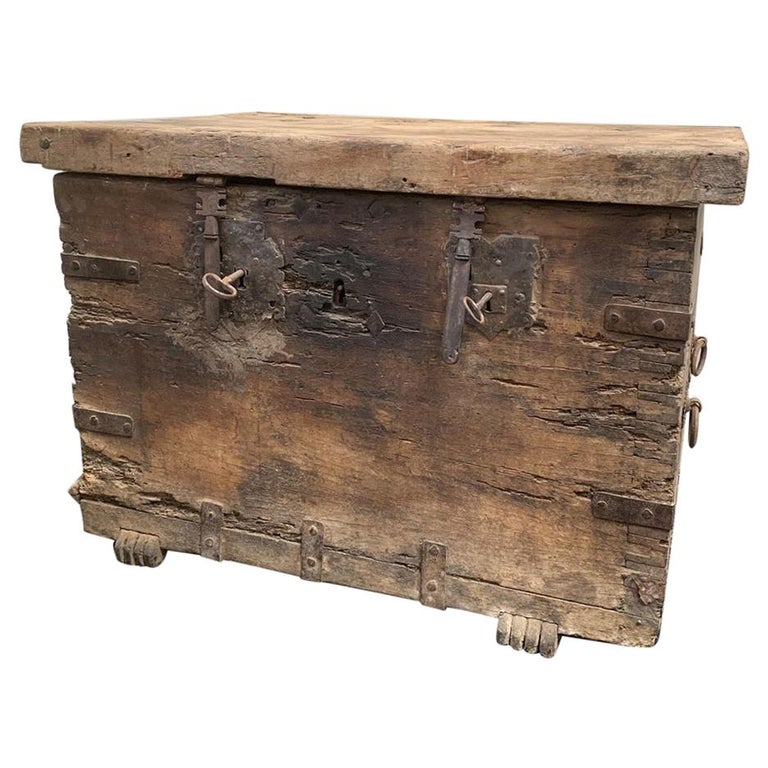 Medieval Blanket Chests - 34 For Sale at 1stDibs | medieval chest for sale,  medieval chests, medieval trunk