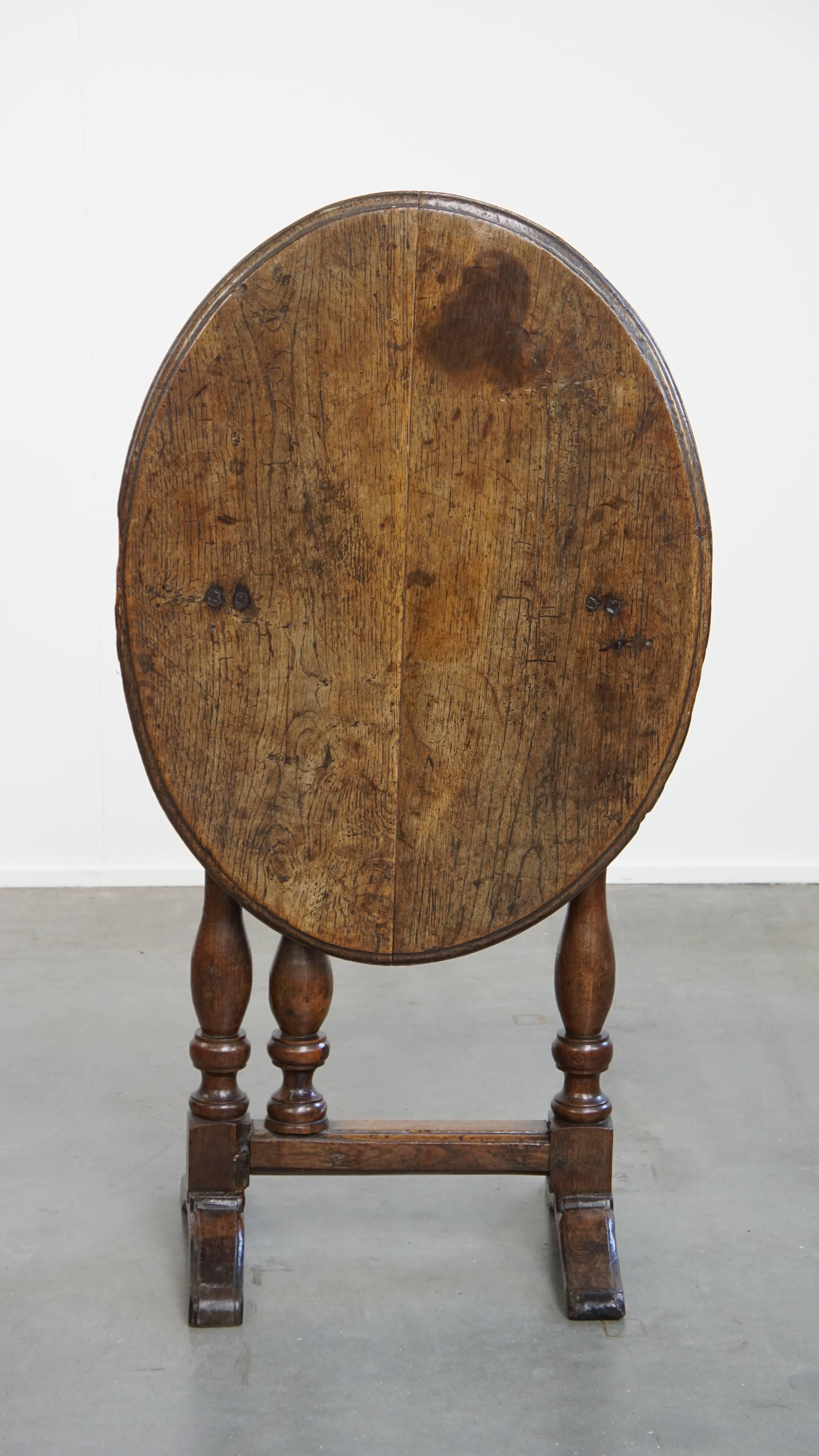 Table d'appoint ancienne du début du 17e siècle État moyen - En vente à Harderwijk, NL