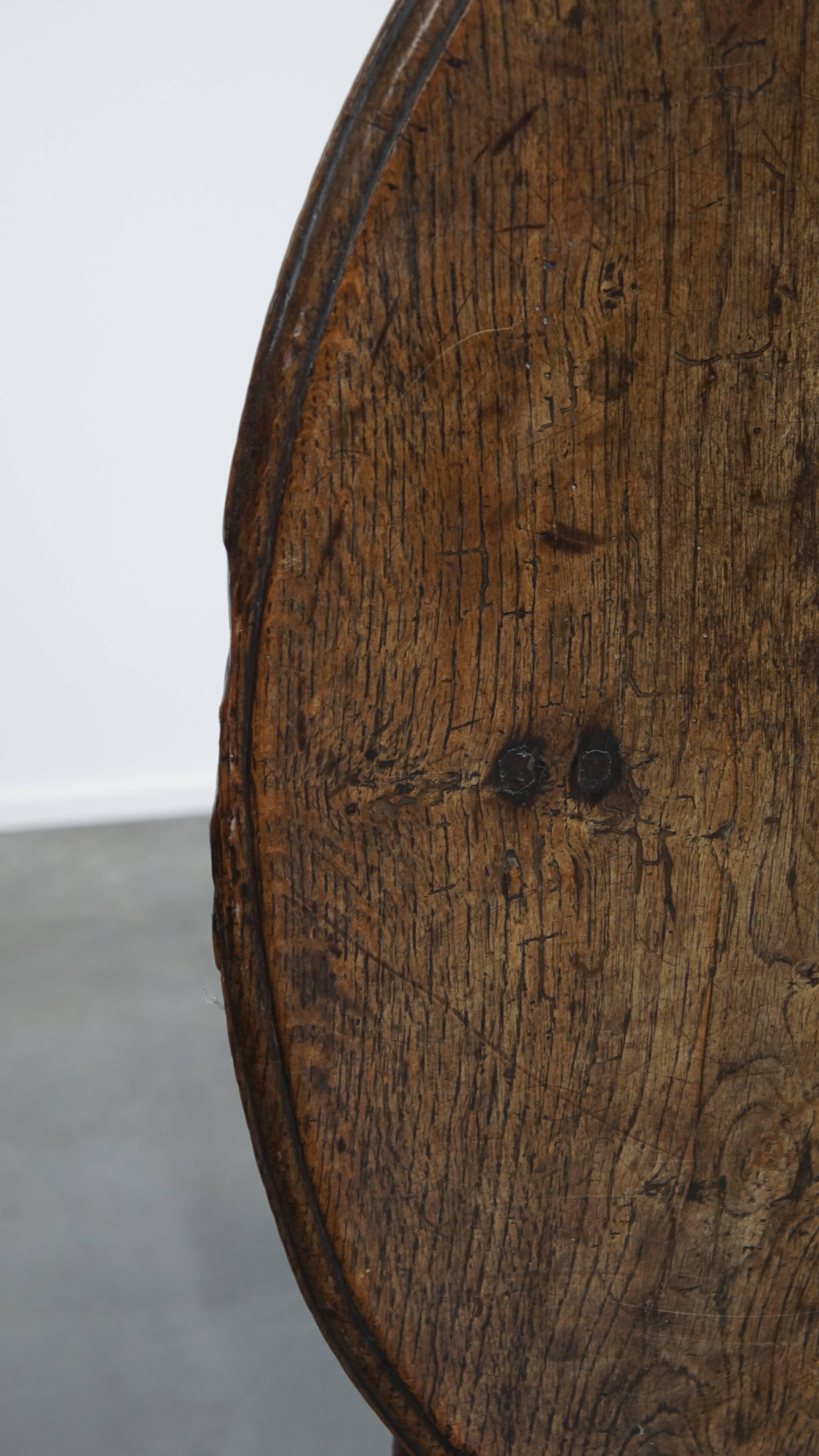Bois Table d'appoint ancienne du début du 17e siècle en vente