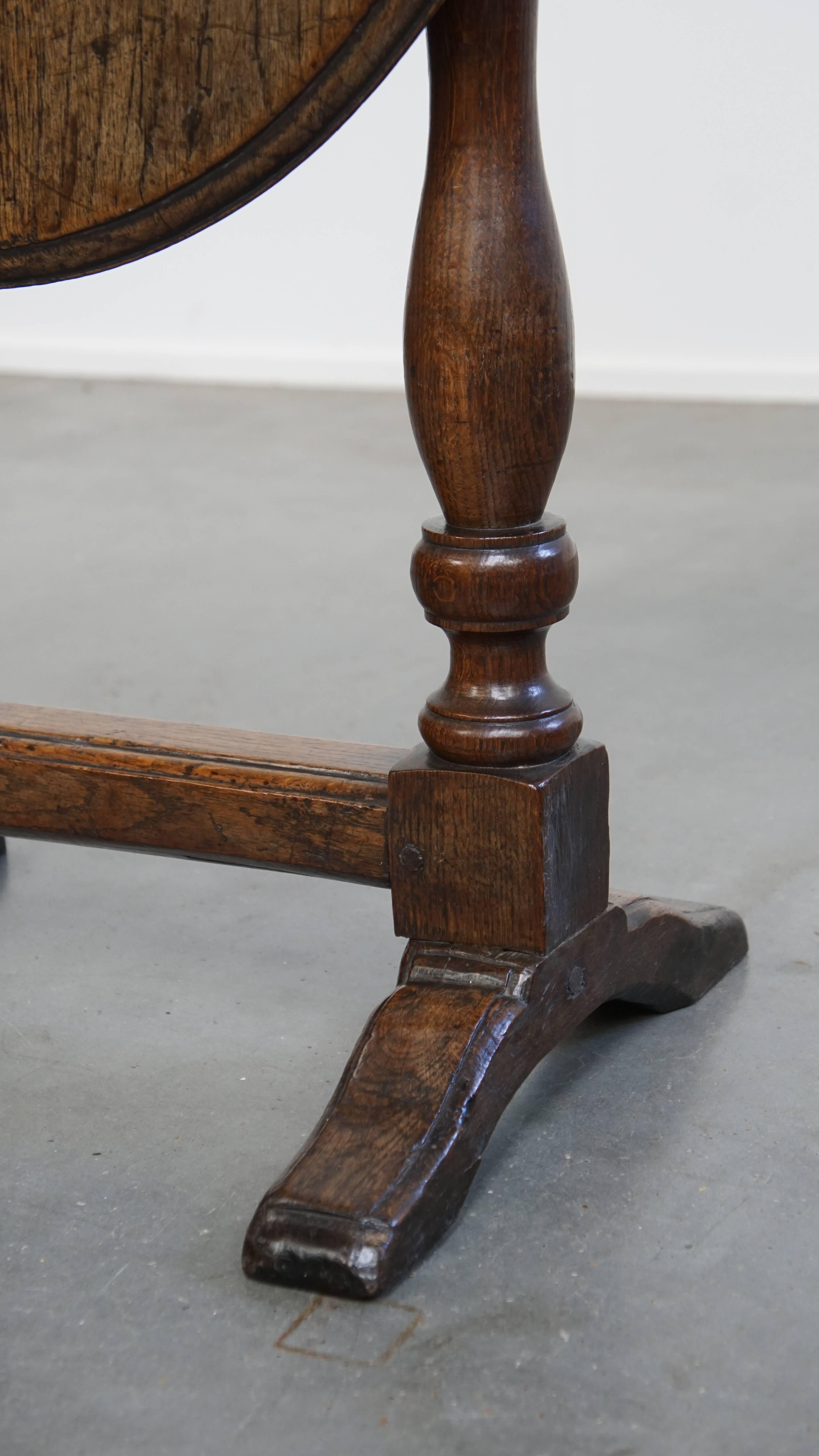 Table d'appoint ancienne du début du 17e siècle en vente 1