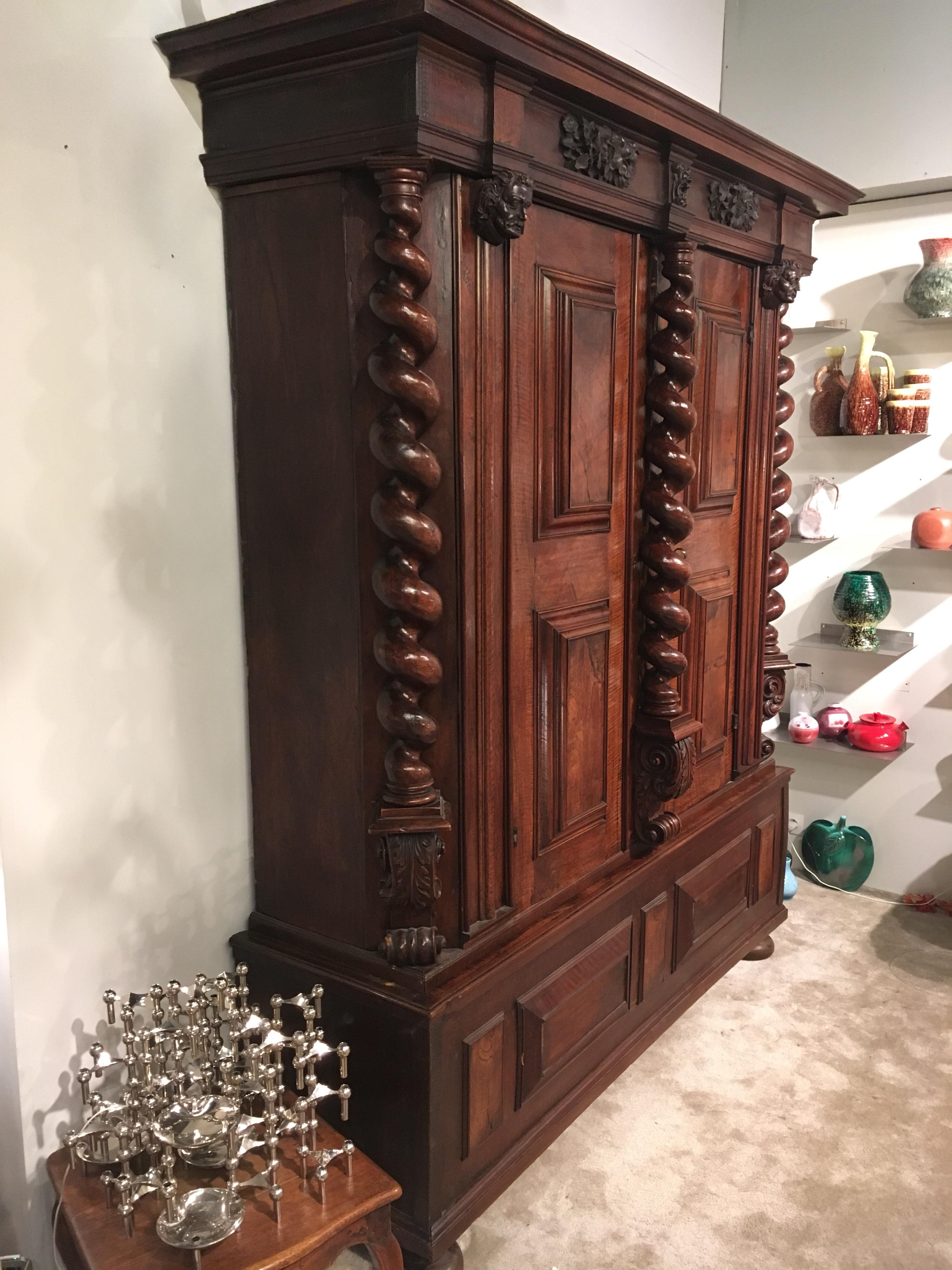 Very beautiful armoire, wardrobe or cabinet early 17th century, East of France, probably Alsace.
Structure in fir wood and fully veneered with oak wood.
Original locks and fittings.
Overall few restorations.
Assembly of the cabinet body by means