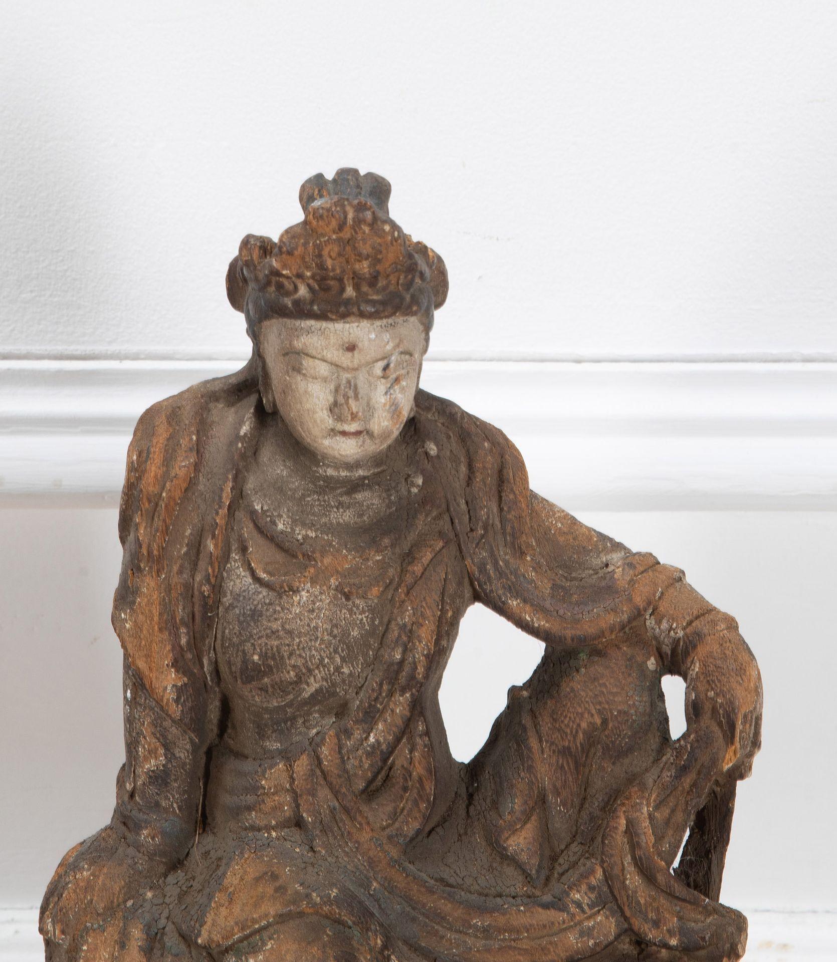 Frühes 17. Jahrhundert geschnitzte Wood Wood Figur von Guanyin im Zustand „Gut“ im Angebot in Gloucestershire, GB