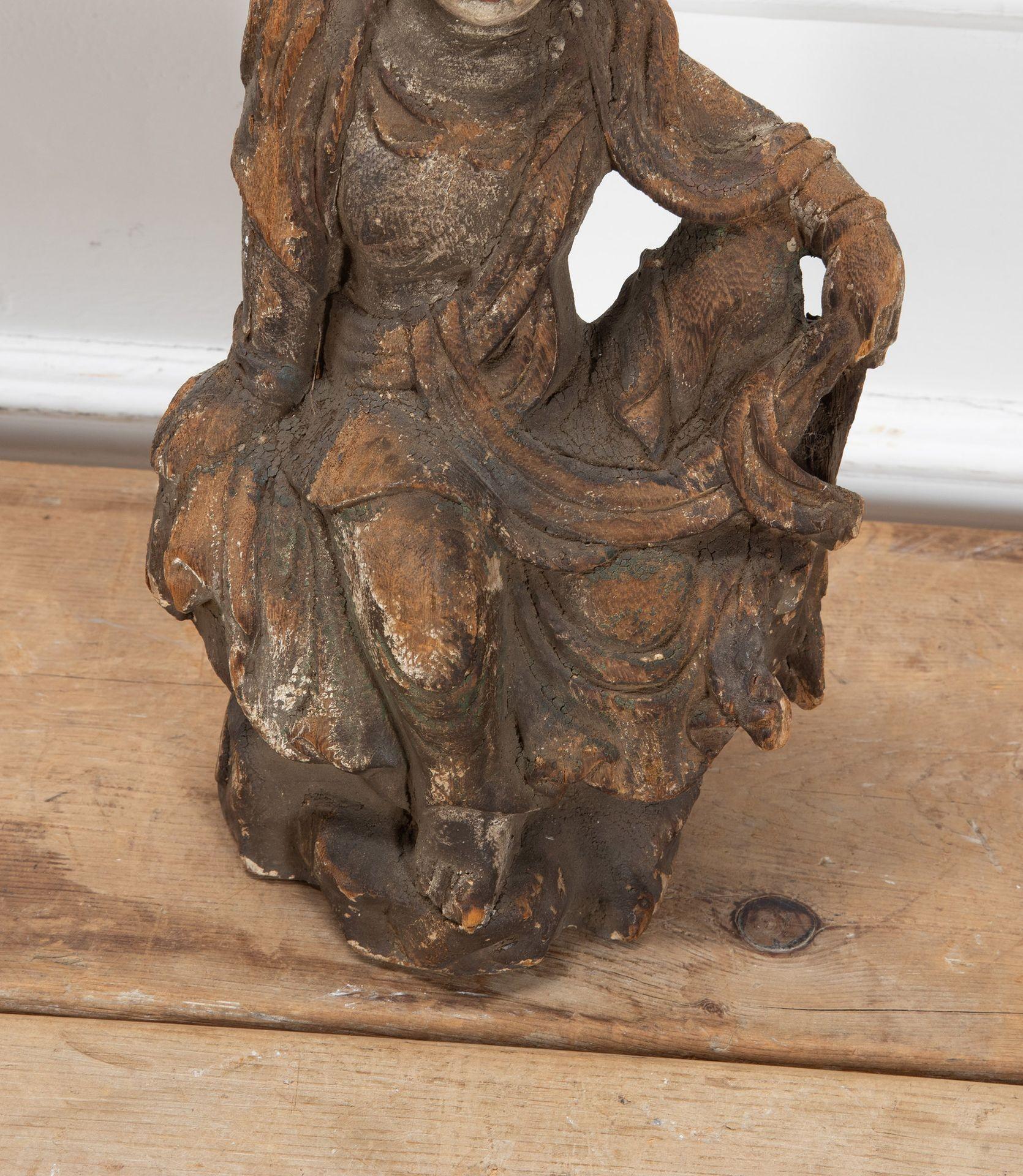 Frühes 17. Jahrhundert geschnitzte Wood Wood Figur von Guanyin (18. Jahrhundert und früher) im Angebot