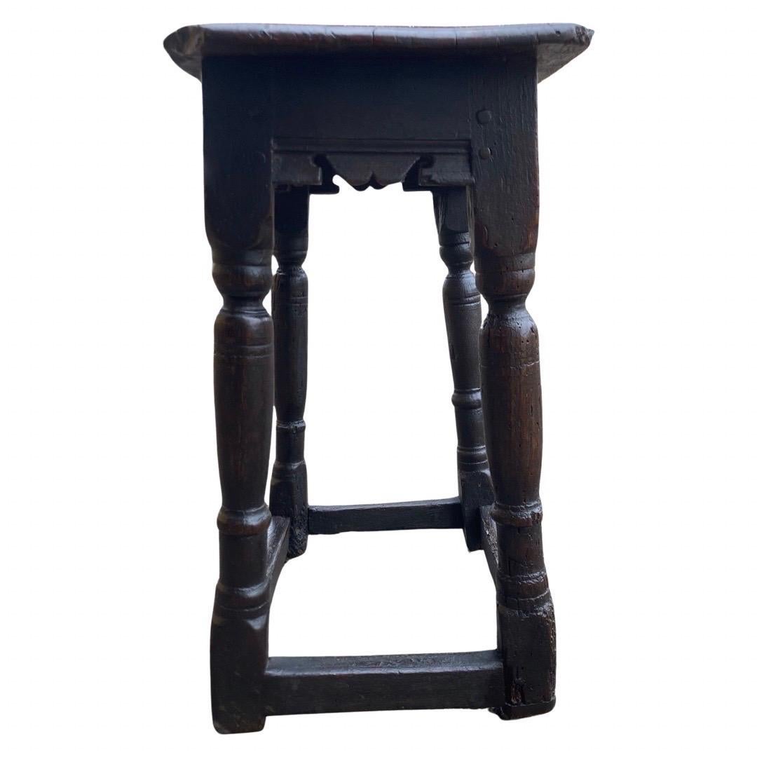Early 17th Century English Oak Joint Stool In Good Condition In Carmine, TX