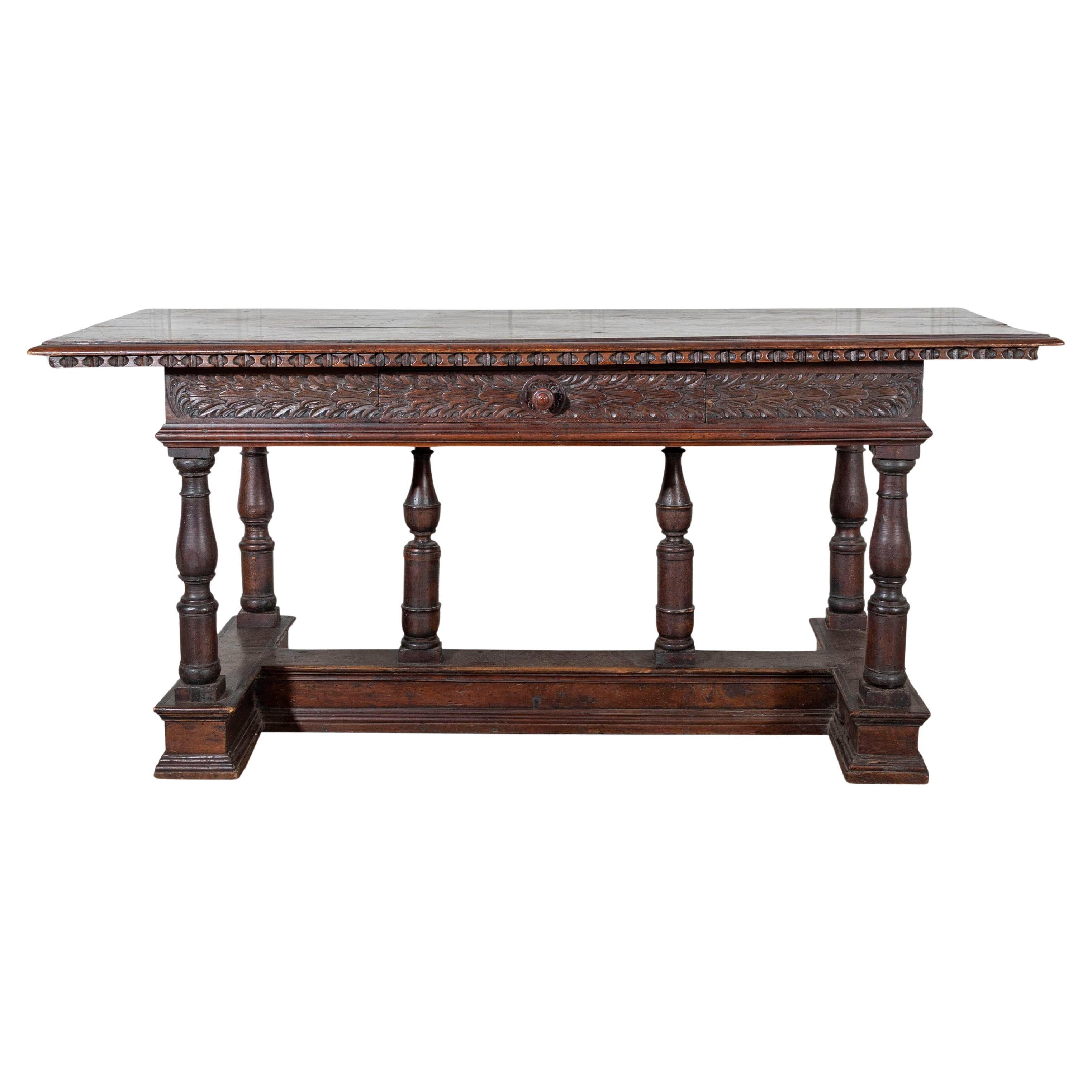 Tavolo in noce lombardo Luigi XIV del primo Seicento con gambe a balaustro in vendita