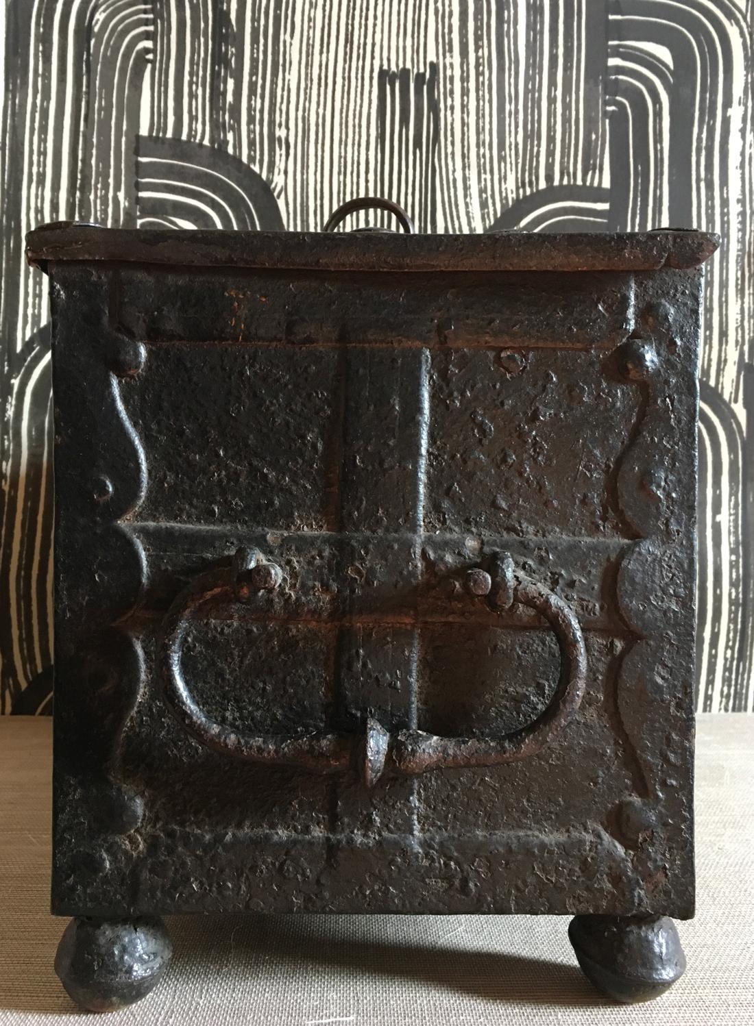 Early 17th Century Medieval Handcrafted Black Iron German Coffer For Sale 3