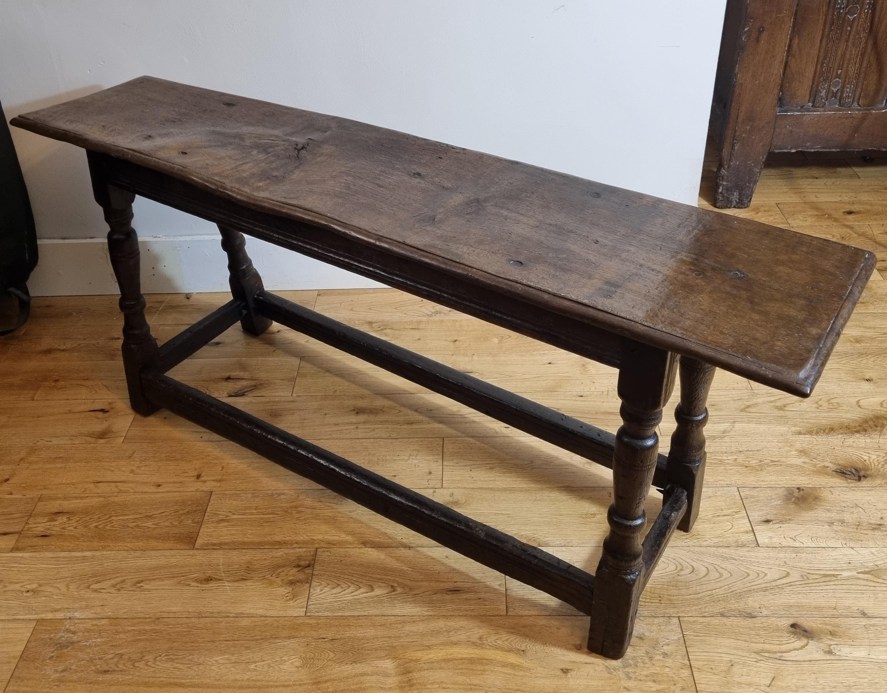 Banc en Oak du début du 17ème siècle 1630 - 1640 Bon état - En vente à Hoddesdon, GB