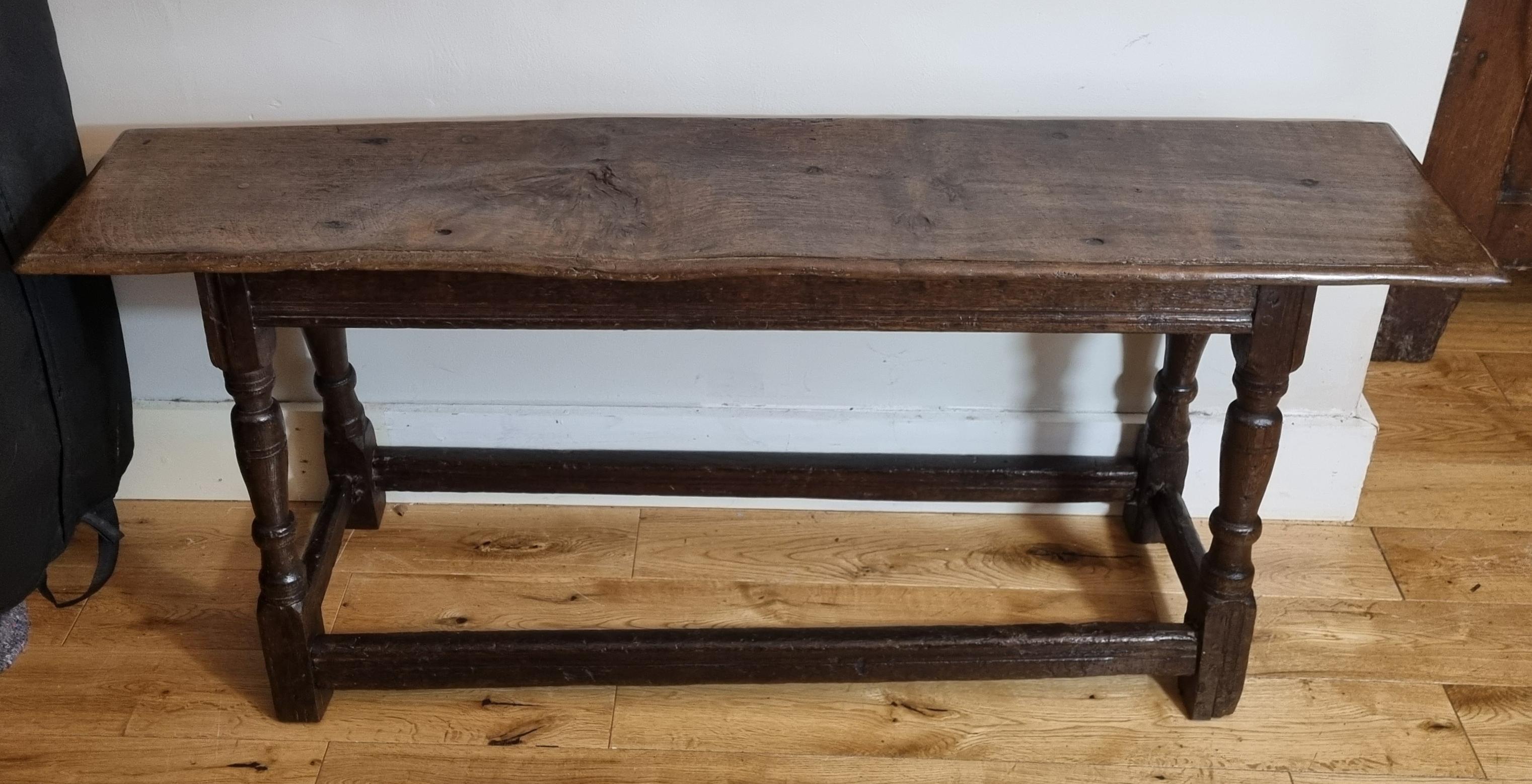 Banc en Oak du début du 17ème siècle 1630 - 1640 en vente 1