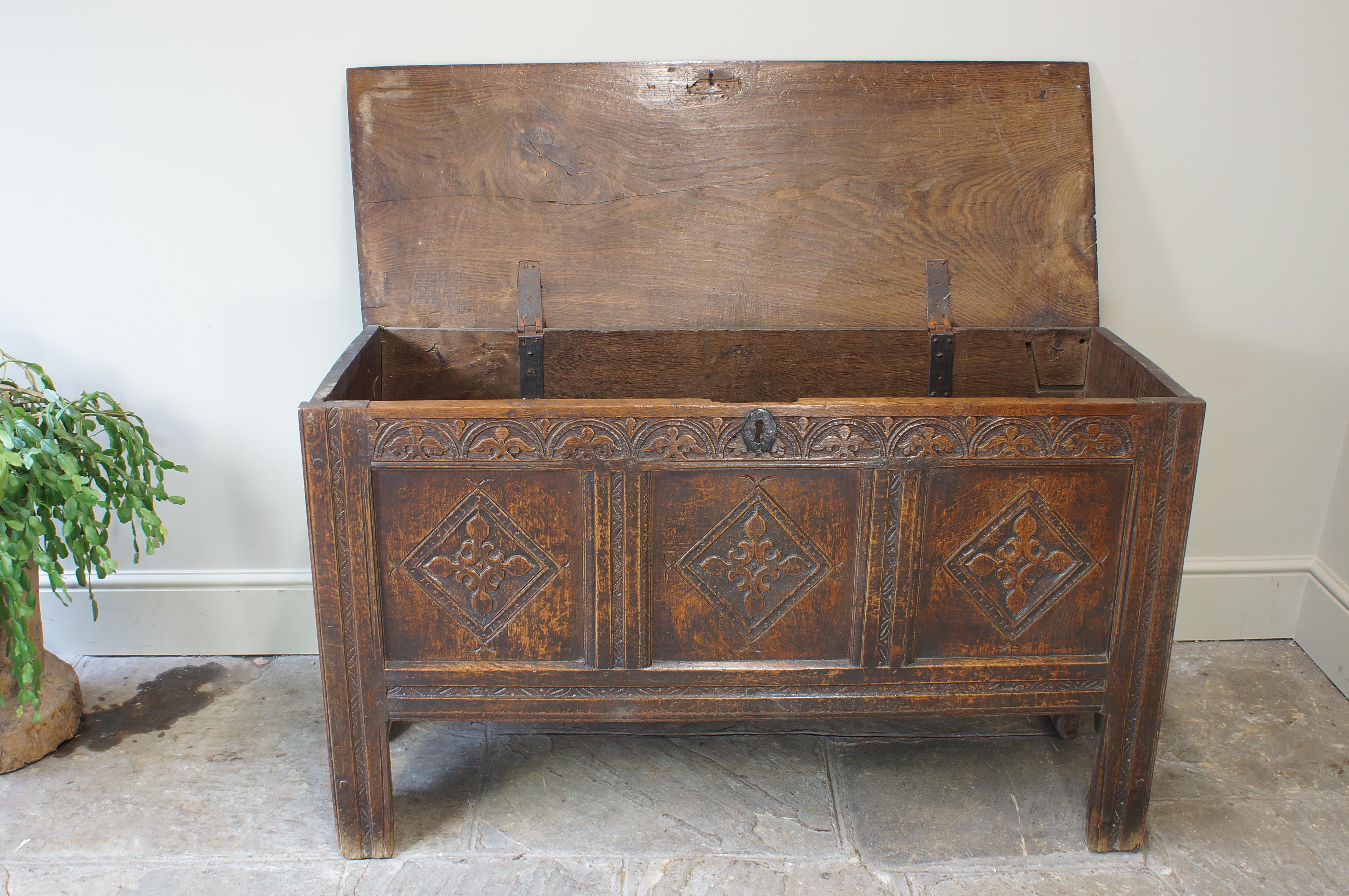 Early 17th Century Oak Coffer For Sale 1