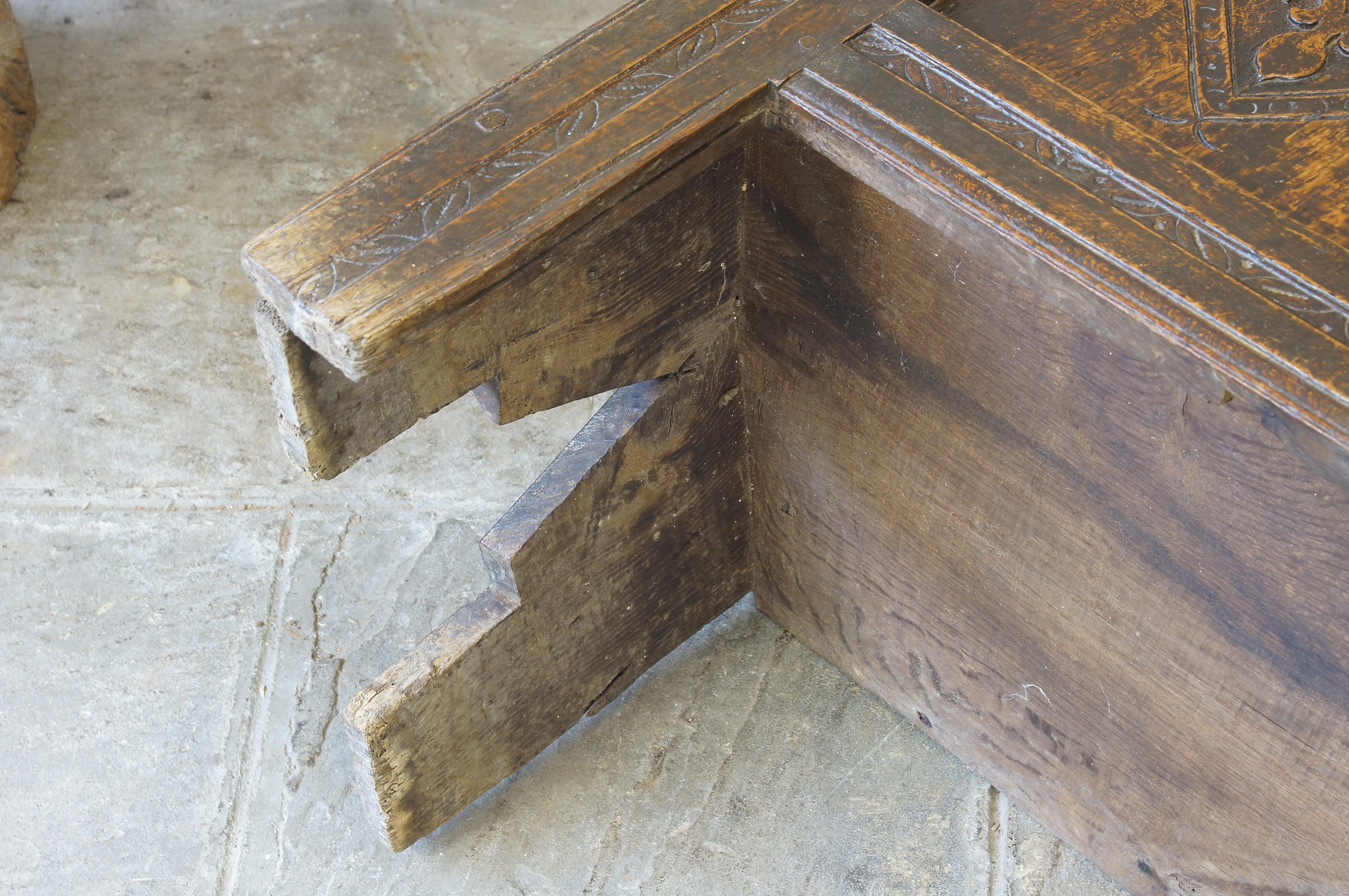 Early 17th Century Oak Coffer For Sale 3