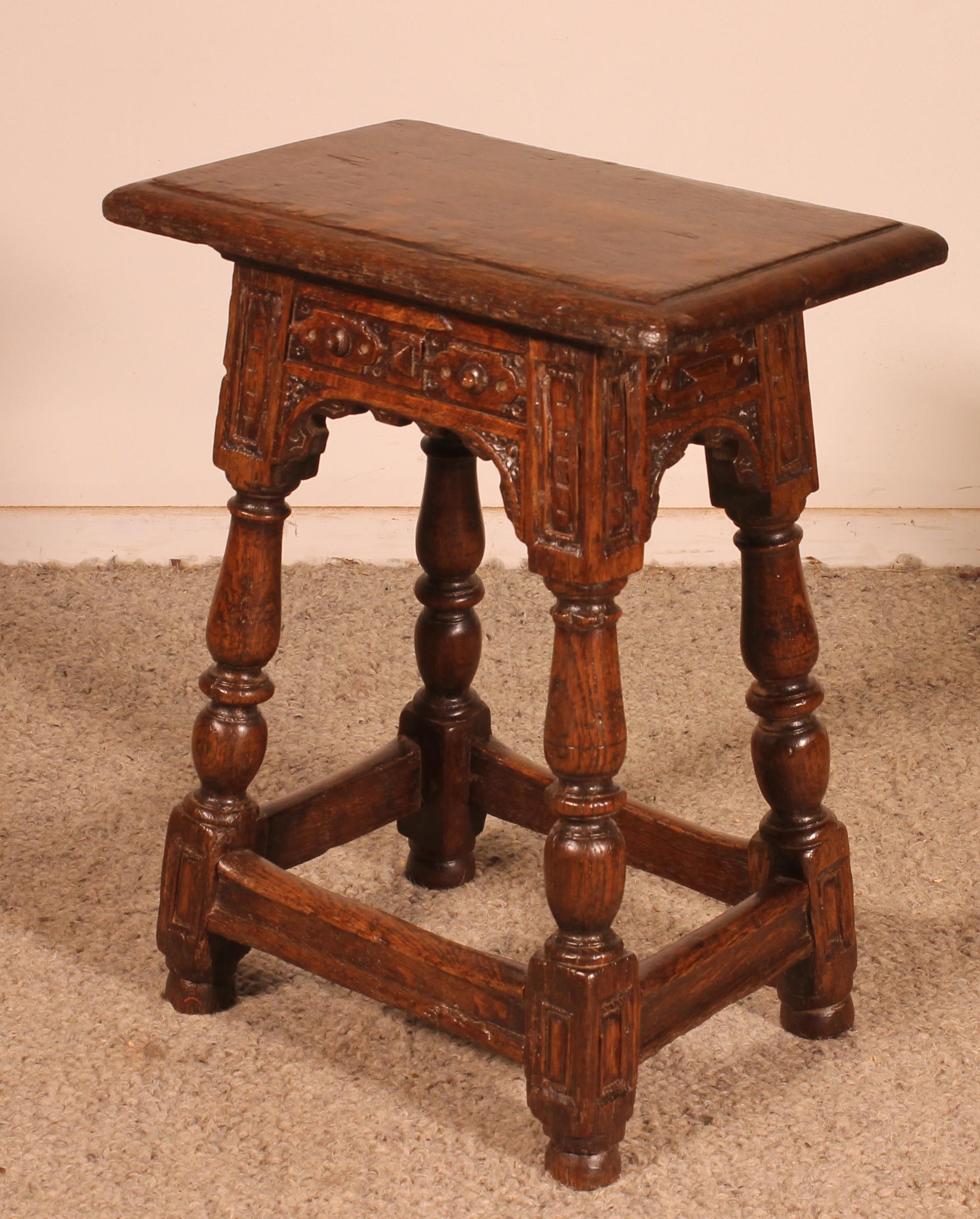 Taburete conjunto de roble de principios del siglo XVII siglo XVIII y antes en venta