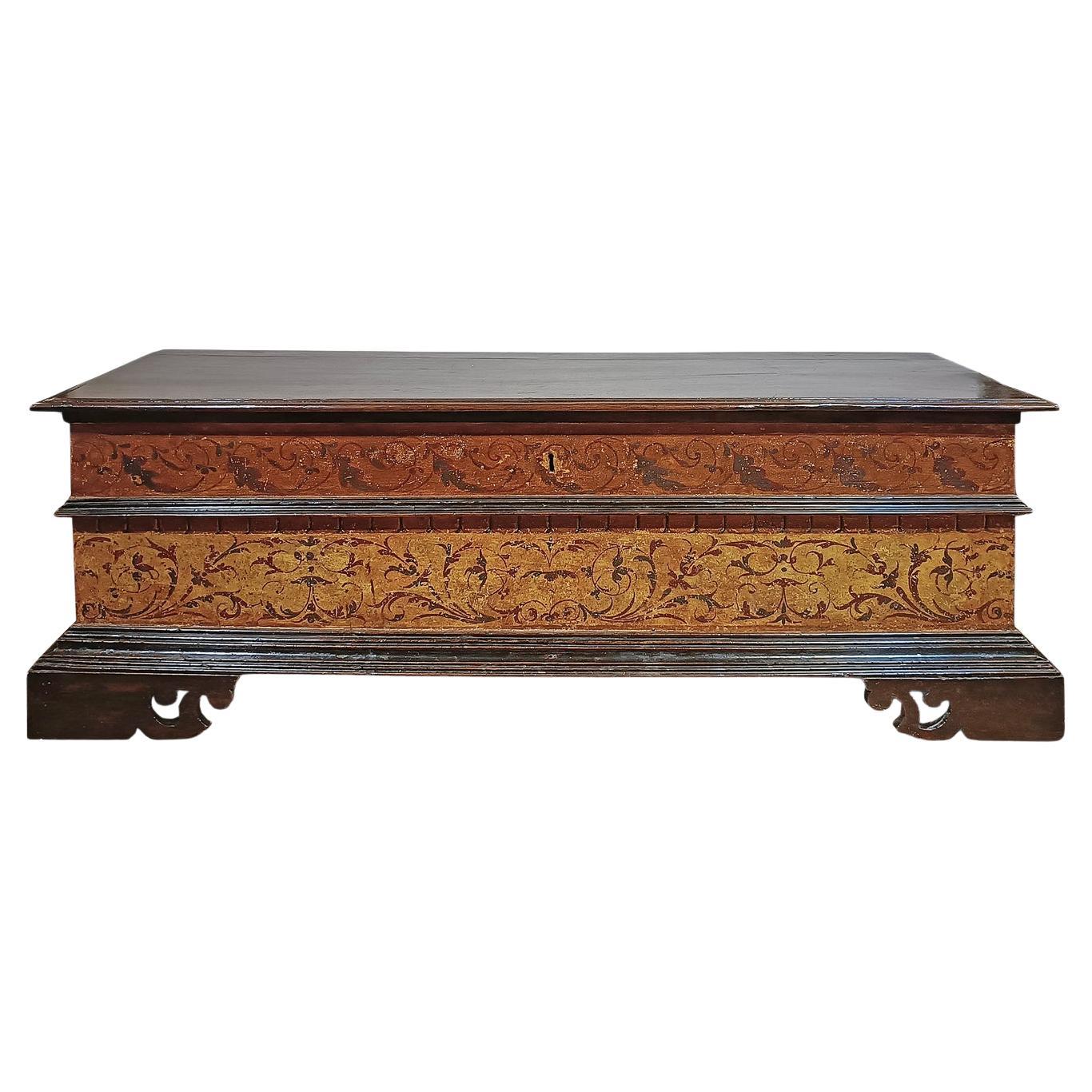 cassapanca in noce dipinta del primo Seicento