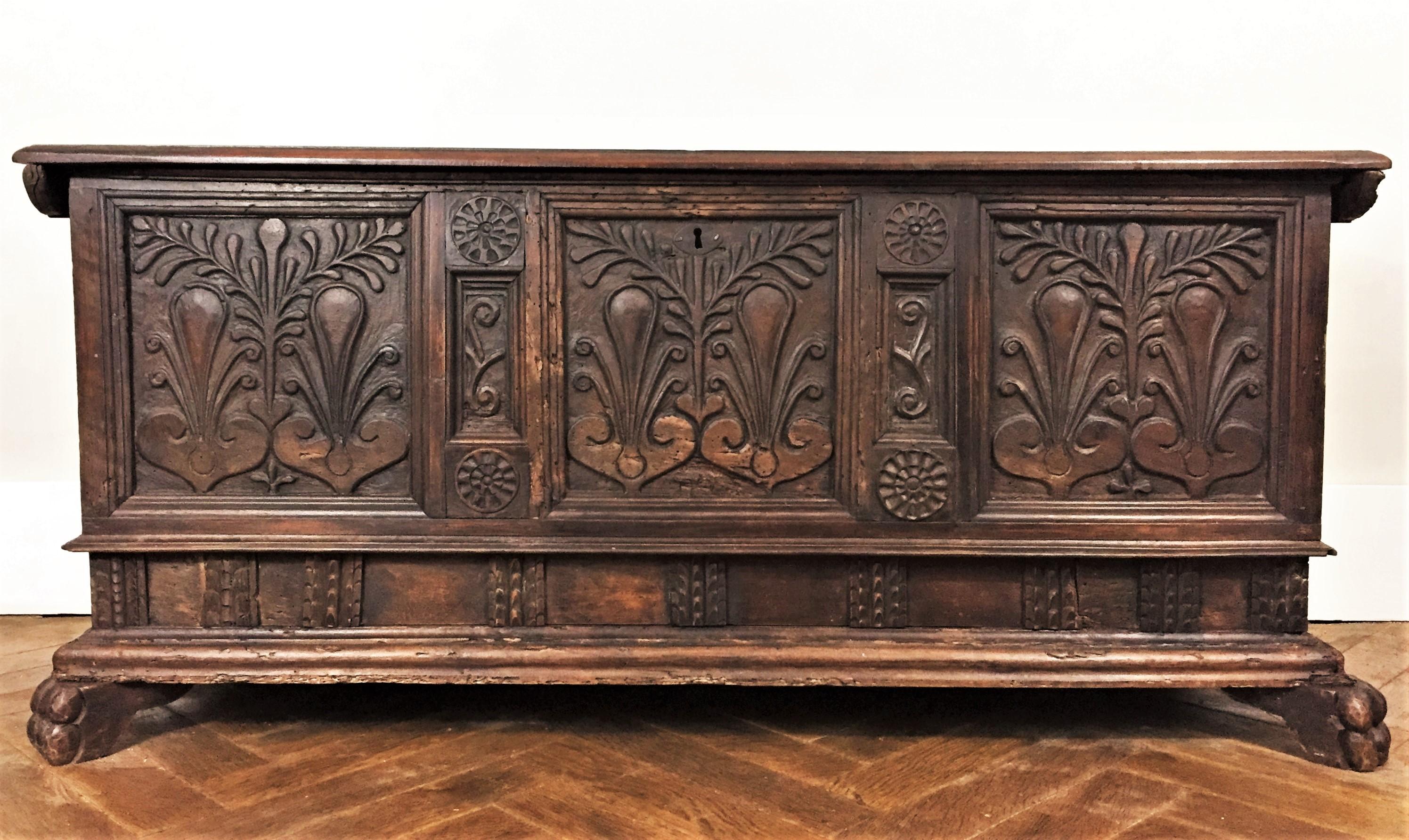 Early 17th Century Renaissance Chest in Walnut with Lion Feet 4