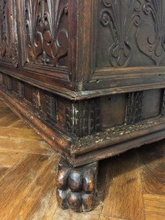 Early 17th Century Renaissance Chest in Walnut with Lion Feet