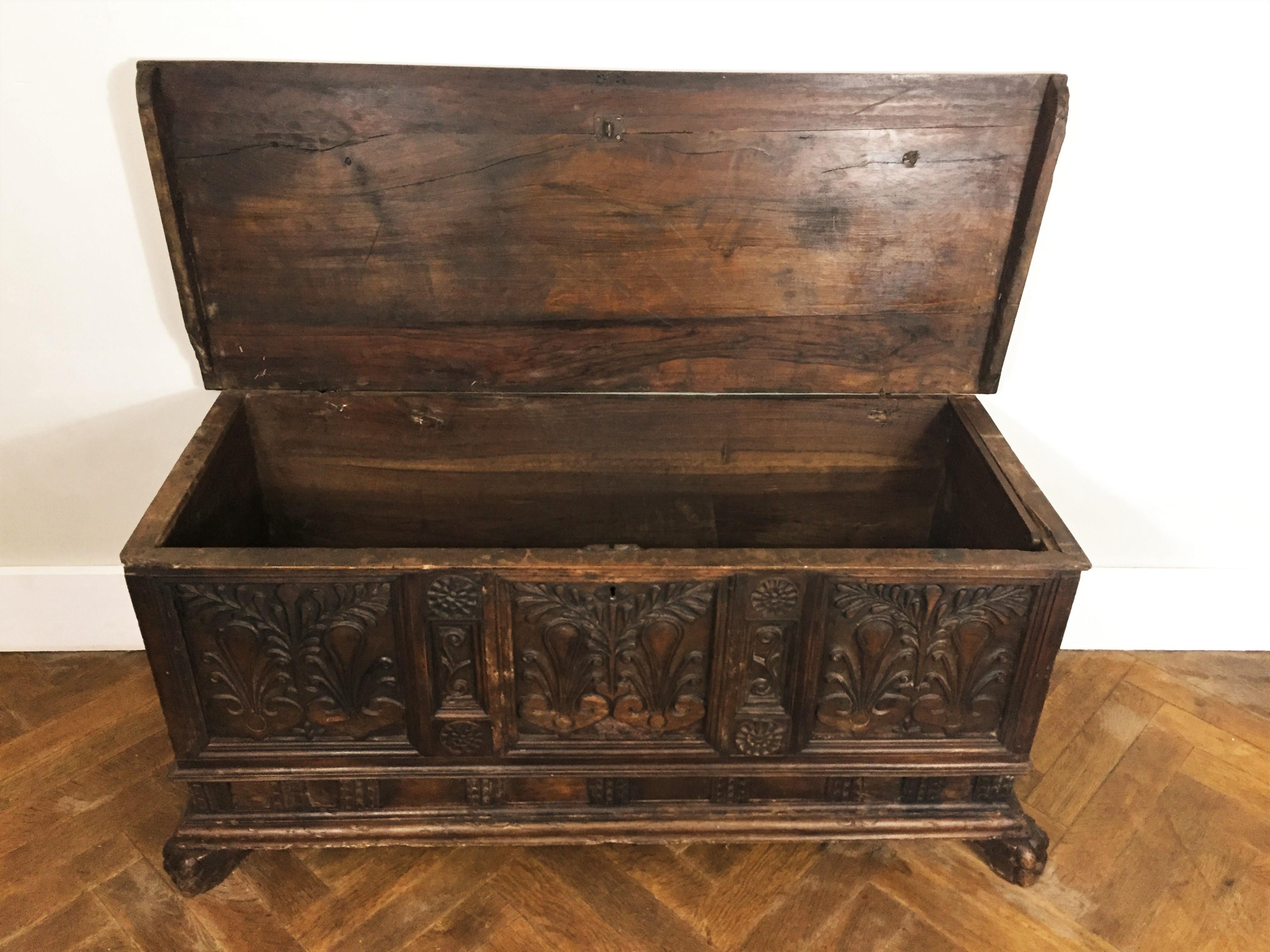 French Early 17th Century Renaissance Chest in Walnut with Lion Feet