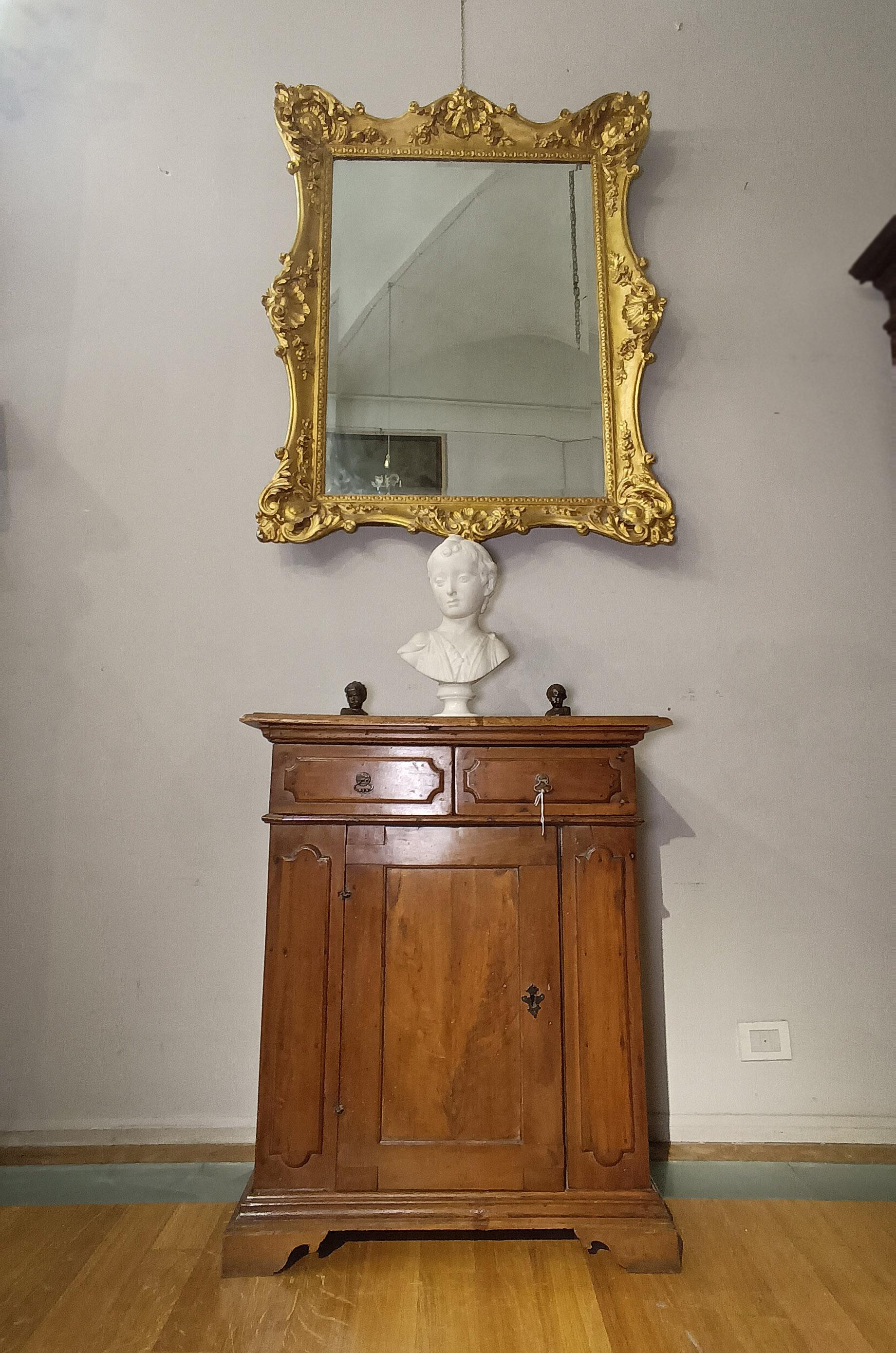 EARLY 17th CENTURY SMALL LIGHT WALNUT SIDEBOARD For Sale 3