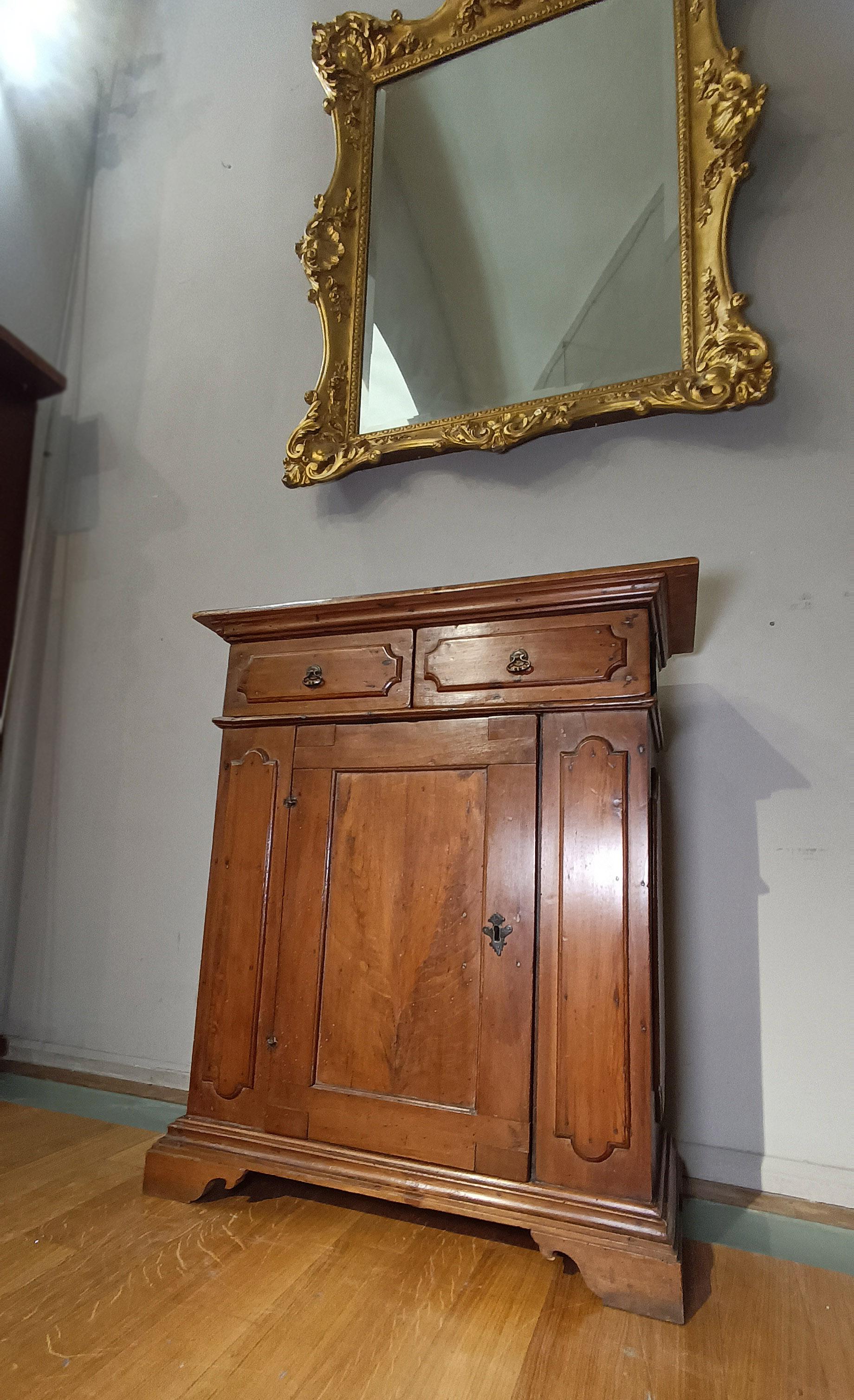 EARLY 17th CENTURY SMALL LIGHT WALNUT SIDEBOARD For Sale 4