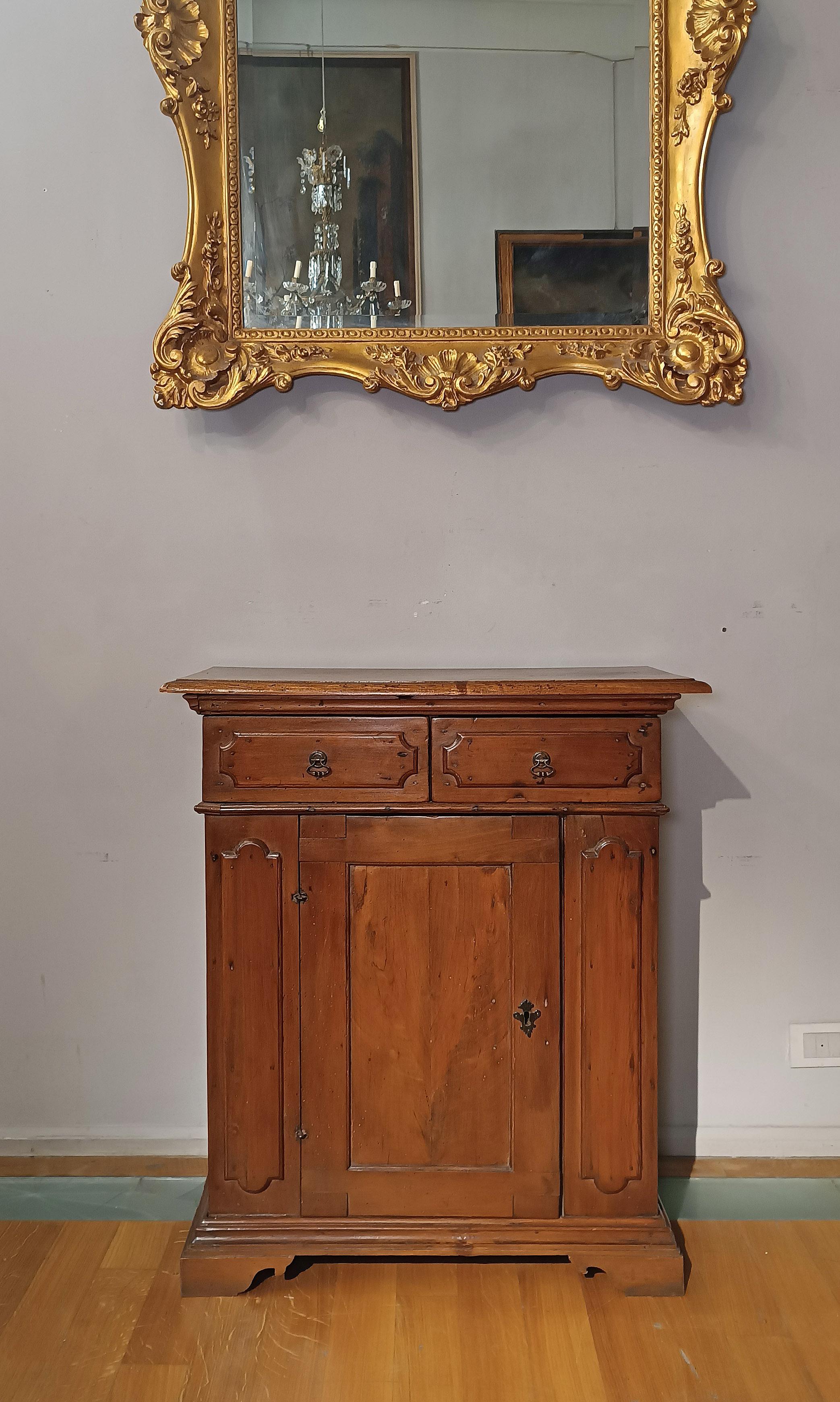 EARLY 17th CENTURY SMALL LIGHT WALNUT SIDEBOARD For Sale 5