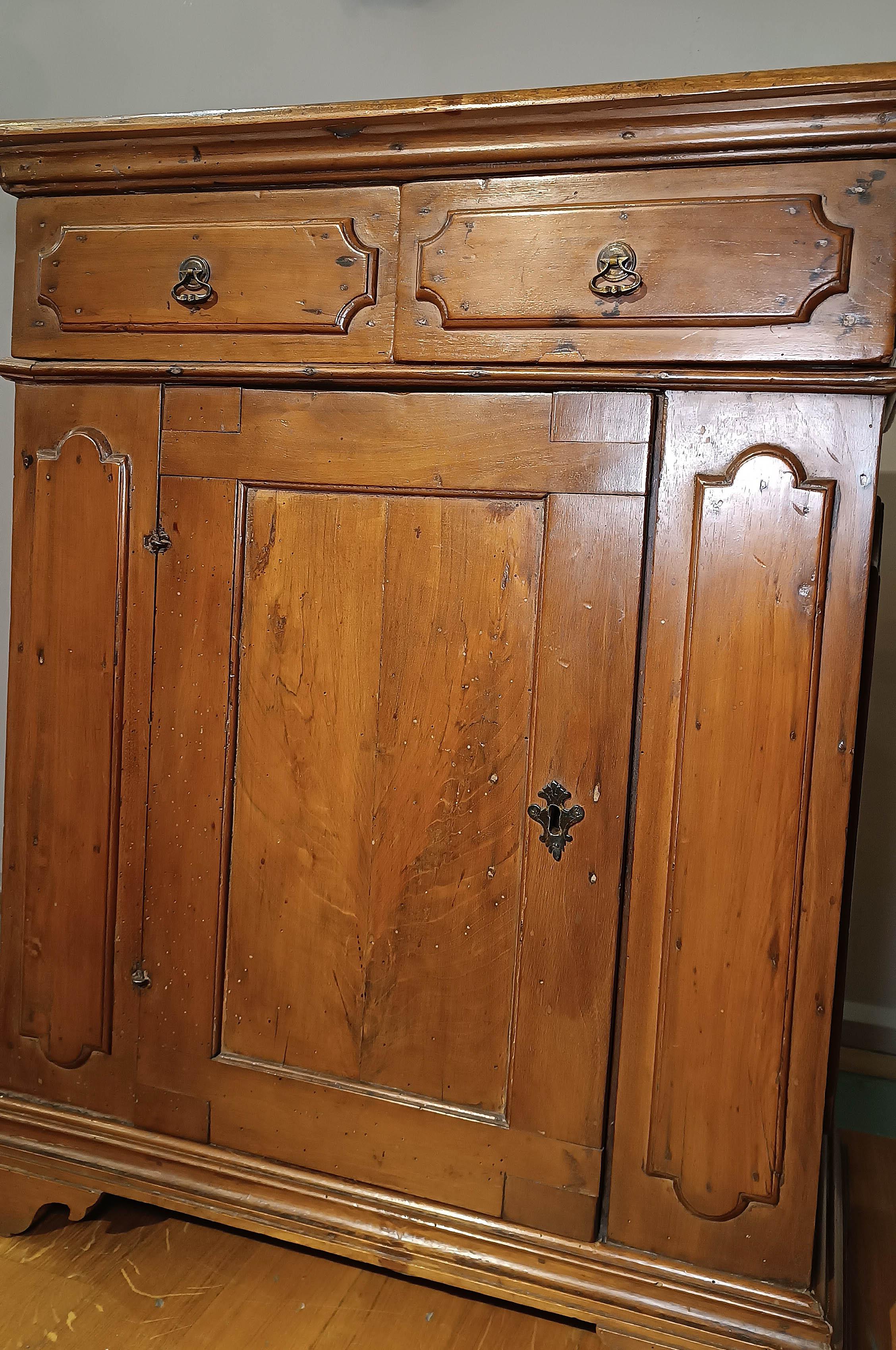 EARLY 17th CENTURY SMALL LIGHT WALNUT SIDEBOARD For Sale 2