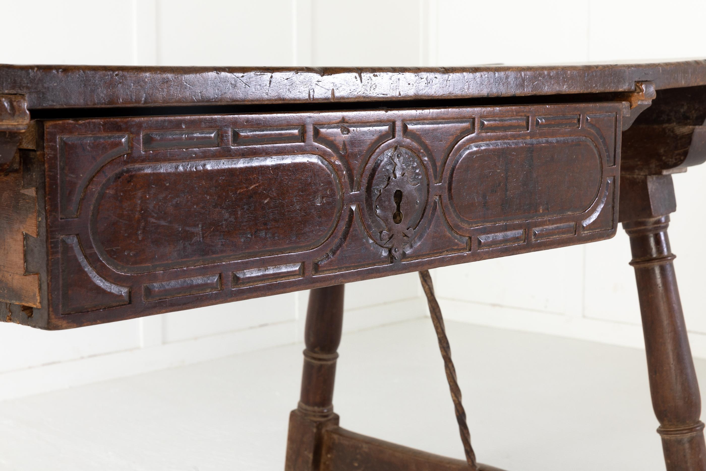 Early 17th Century Spanish Table In Good Condition In Gloucestershire, GB