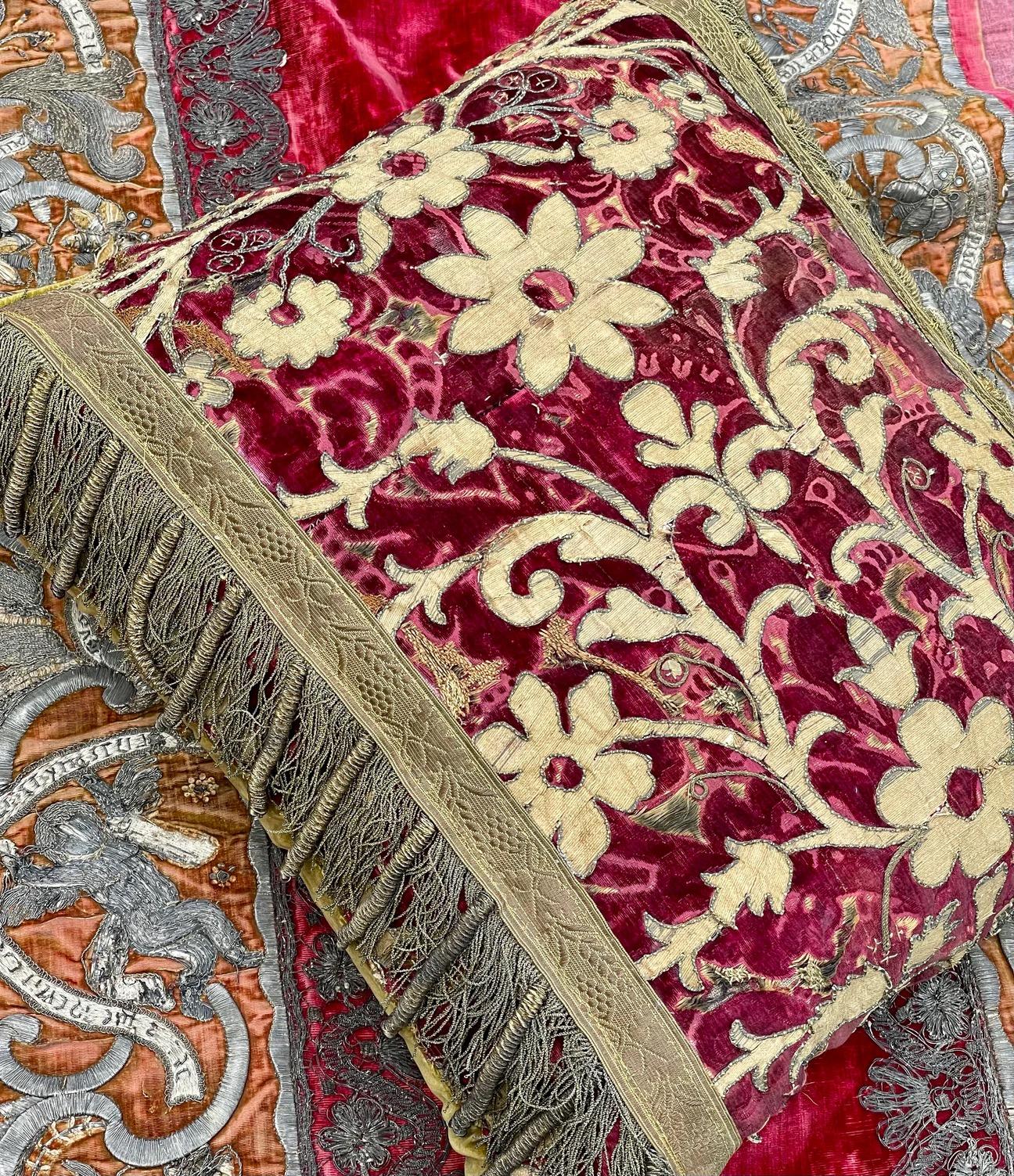 A bespoke hand made pillow

The Crimson silk velvet ground appliqued with a design of flowers and foliage within gold thread borders.

Spanish or Italian circa 1600

Finished with rare early 18th century metallic tassel fringe

Backed with antique