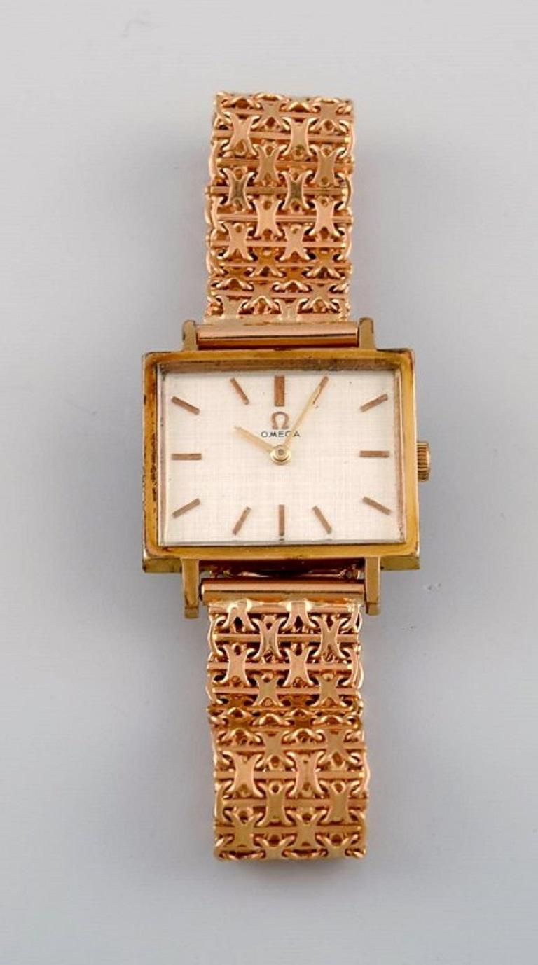 Early 18-carat gold Omega men's wristwatch. Stylish Art Deco design. 1930s / 40s. 
18-carat gold bracelet, Swedish control stamps.
Watch case measures: 27 x 22 mm.
Watch lenght: 18,5 cm.
Bracelet weight: 36.5 grams.
In excellent condition.
All