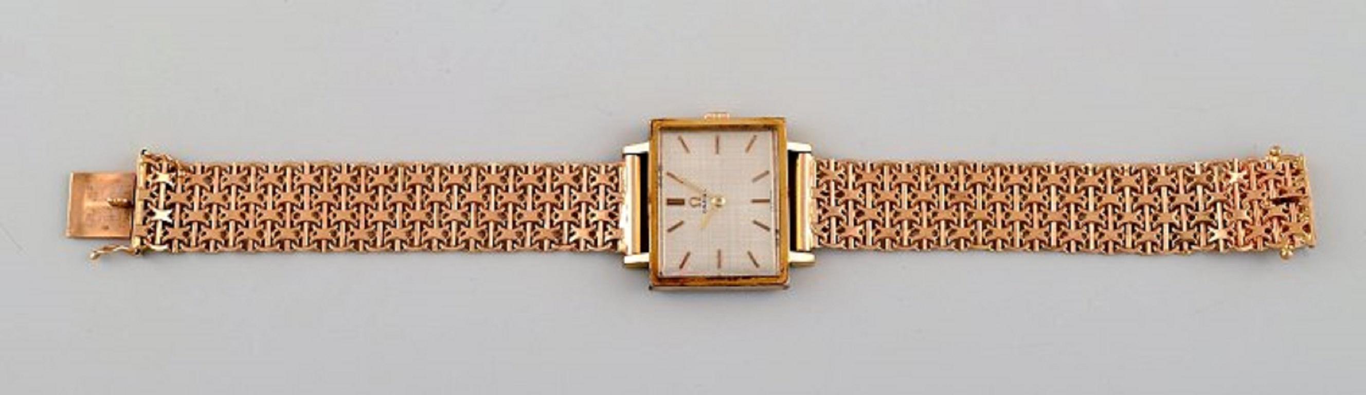 Early 18 Carat Gold Omega Men's Wristwatch, Stylish Art Deco Design, 1930s/ 40s 4