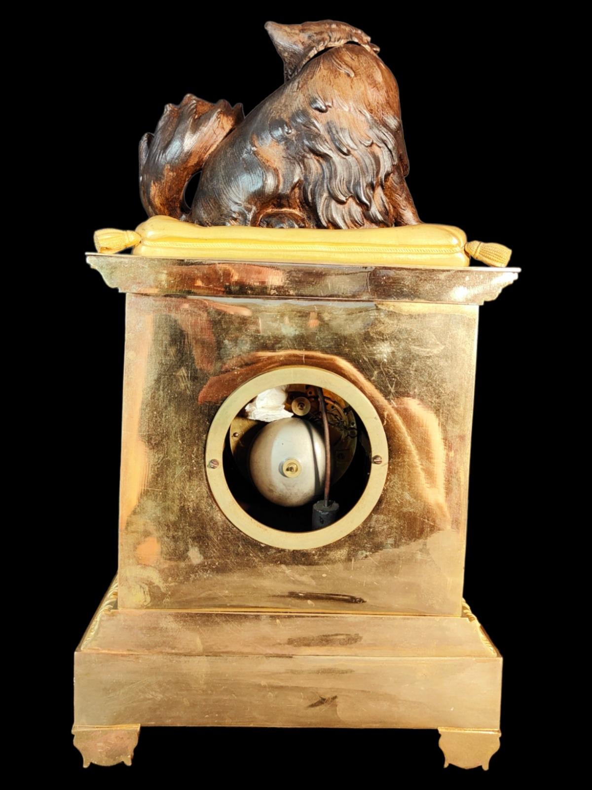 Early 1800 automaton clock
AUTOMATED CLOCK EARLY 1800 .BEAUTIFUL AND RARE CLOCK WITH A SEPARATE MECHANISM TO MOVE THE CAT'S HEAD IN A DIRECTION THAT APPEARS THAT A PAW IS LICKED. THE CAT'S HEAD IS CONNECTED TO A SEPARATE MECHANISM WHICH REPRODUCES