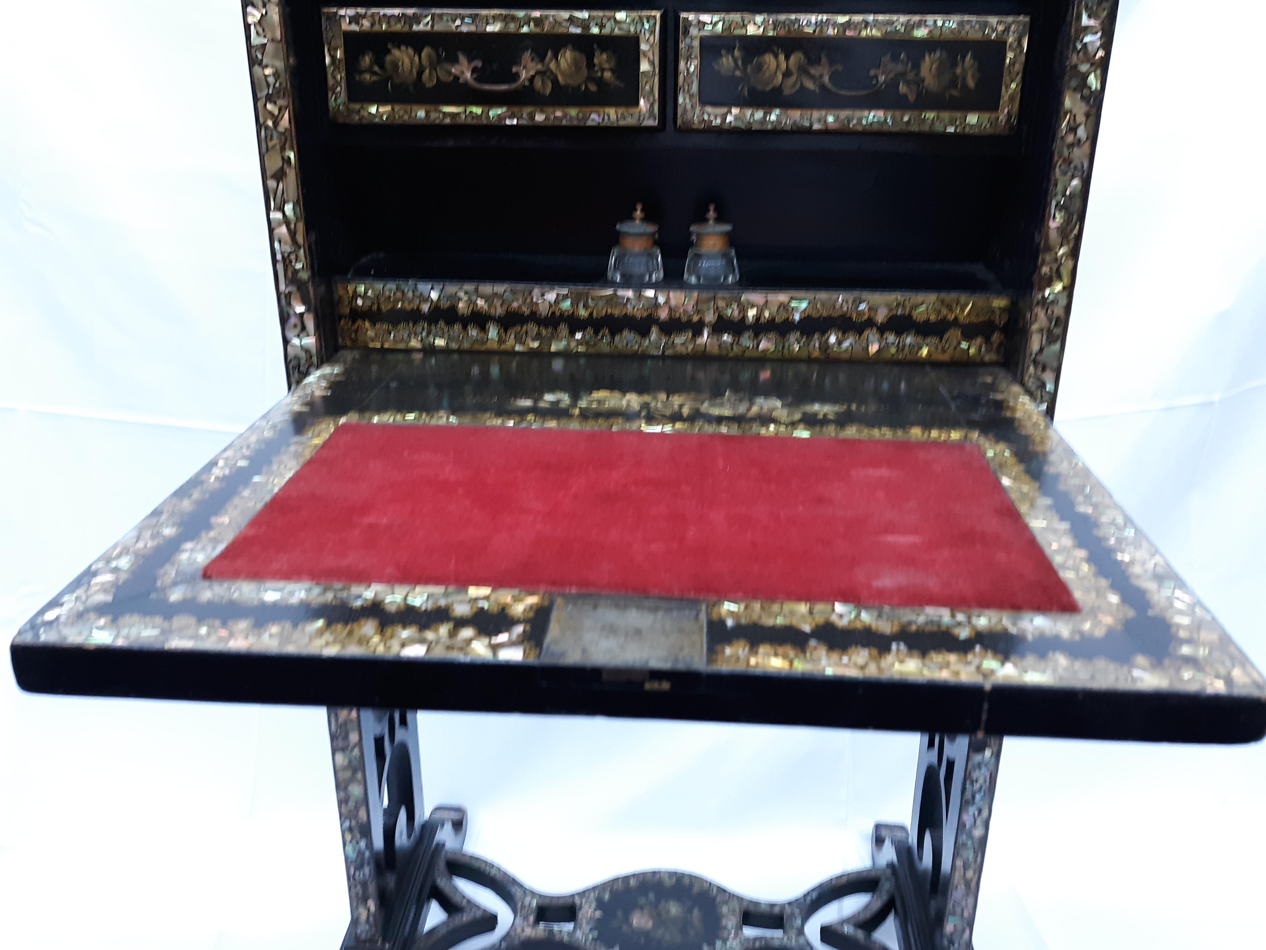 Early 1800 Ladies Perfume, Makeup and Jewelry Table with Inlaid Mother of Pearl For Sale 4