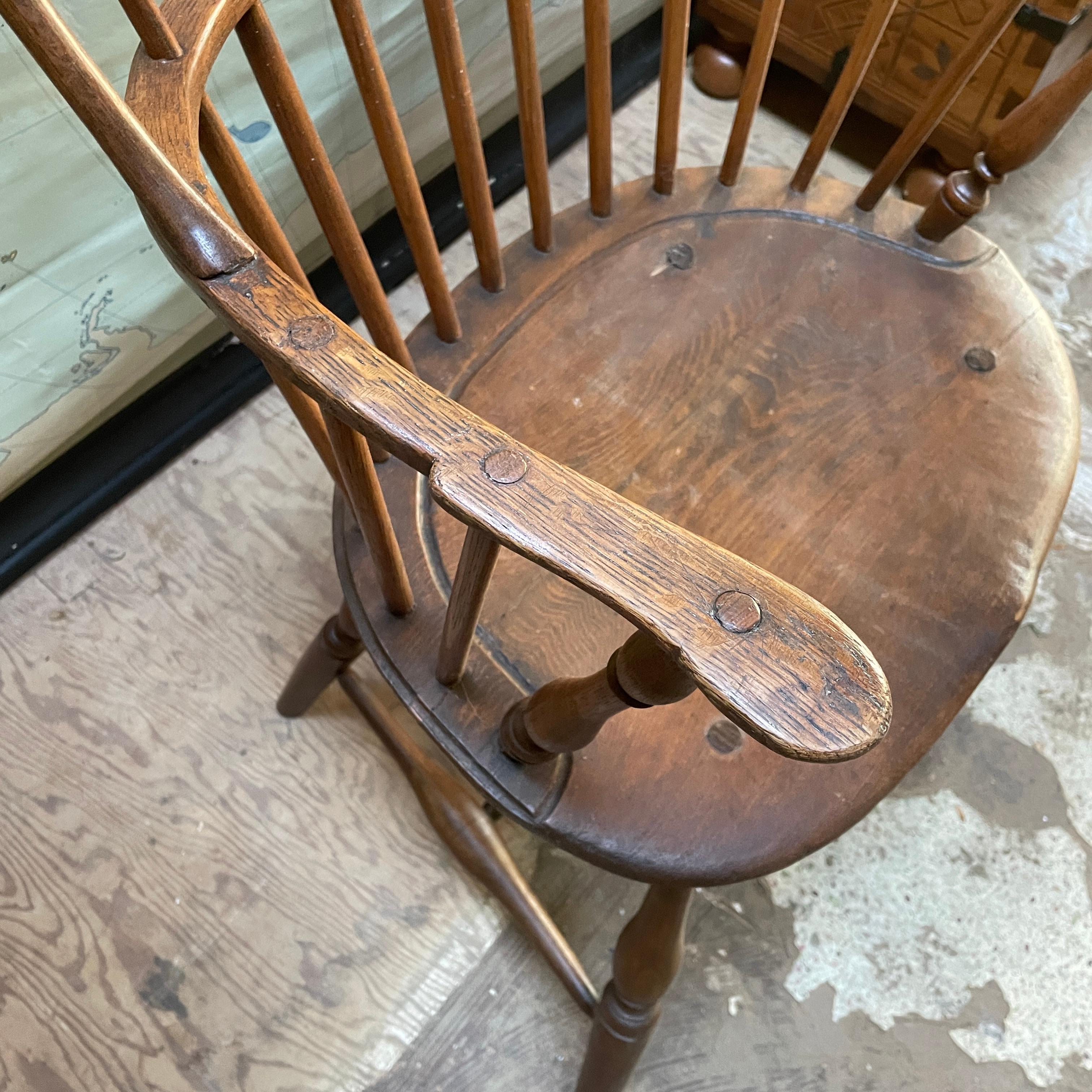 Early 1800s Antike Windsor Sessel Sattel Sitz Loop Bogen zurück Dimes (amerikanisch) im Angebot
