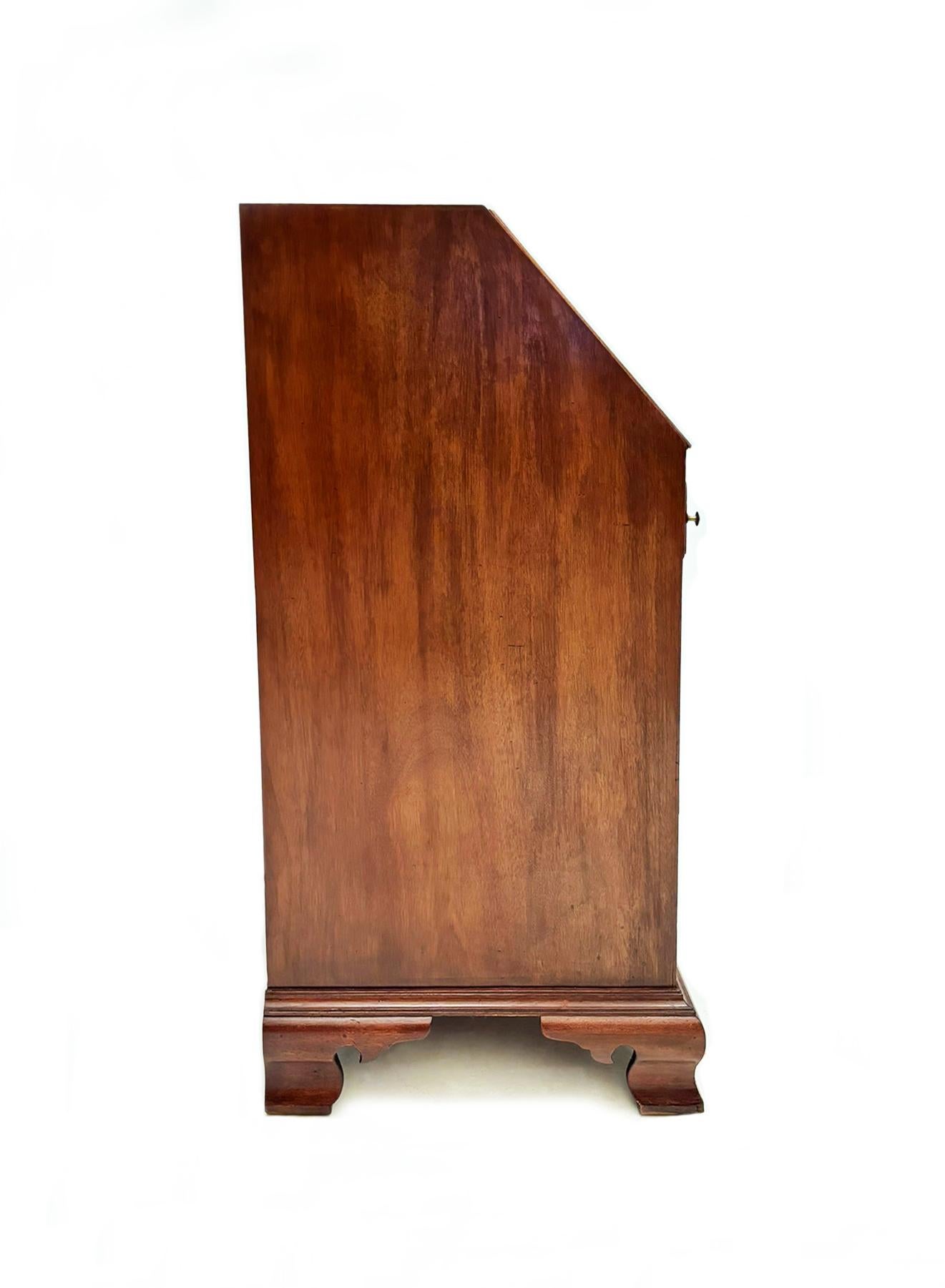 Frühe 1800's Englisch George III Stil Drop Front Desk im Angebot 3