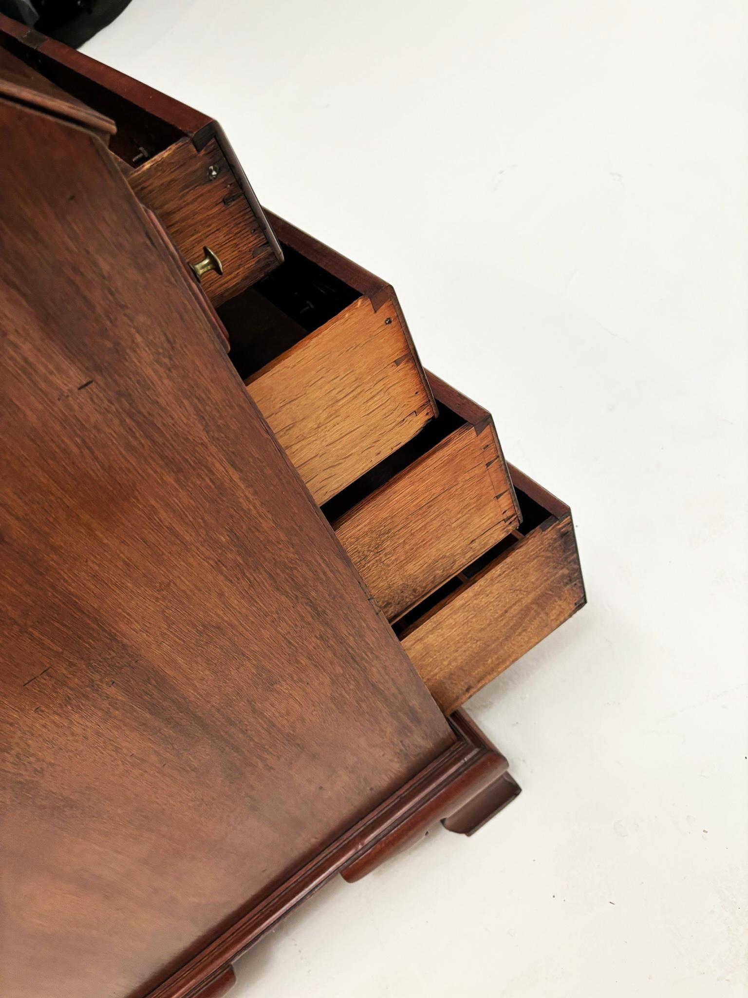 Bureau anglais de style George III du début des années 1800 en vente 7